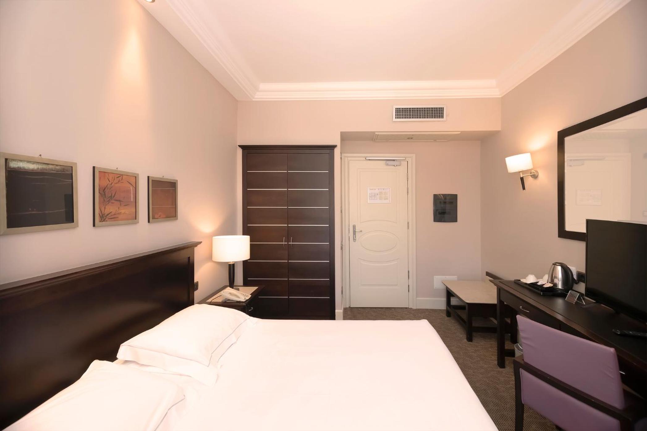 Double Room - Photo 4