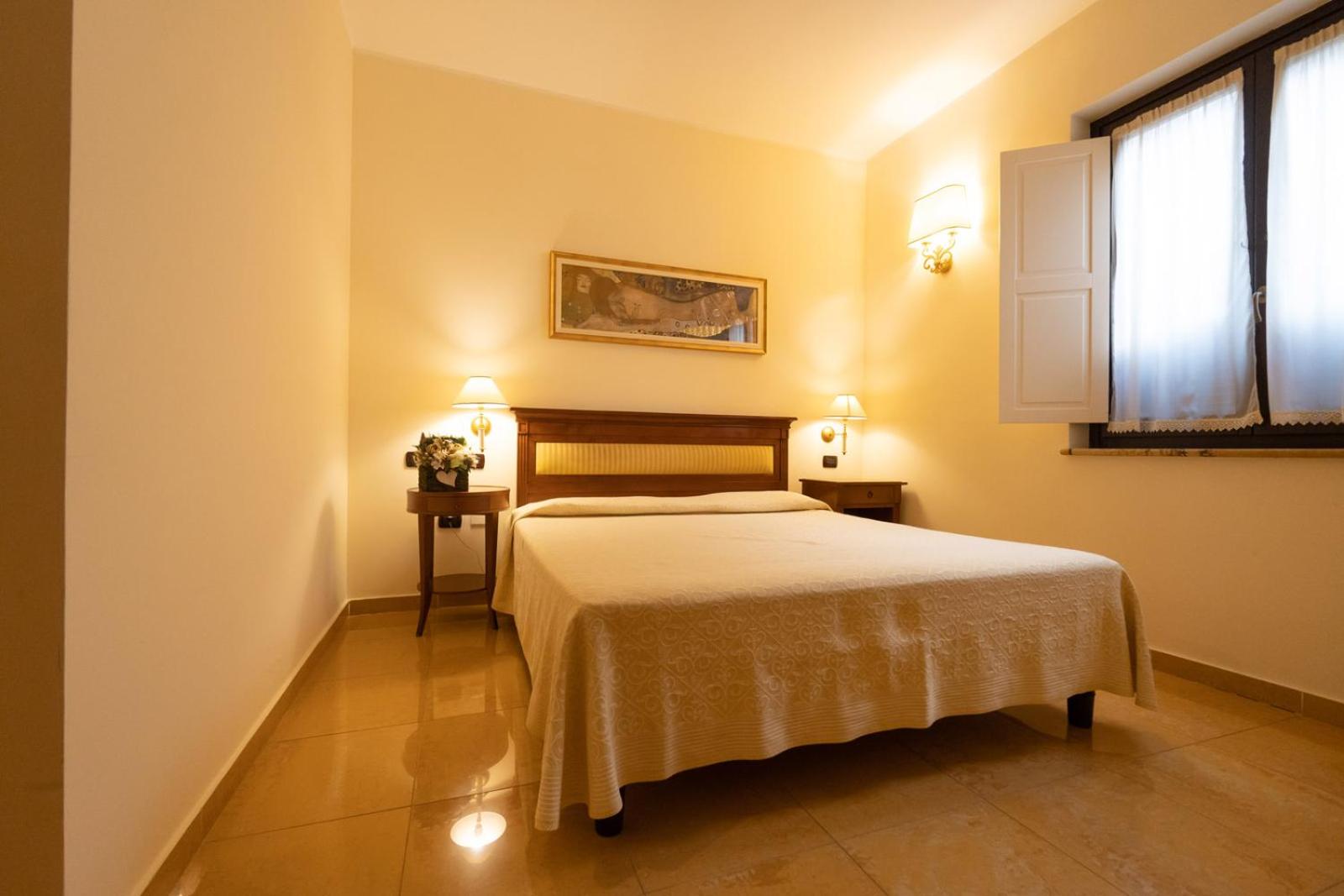 Double or Twin Room - Photo 18