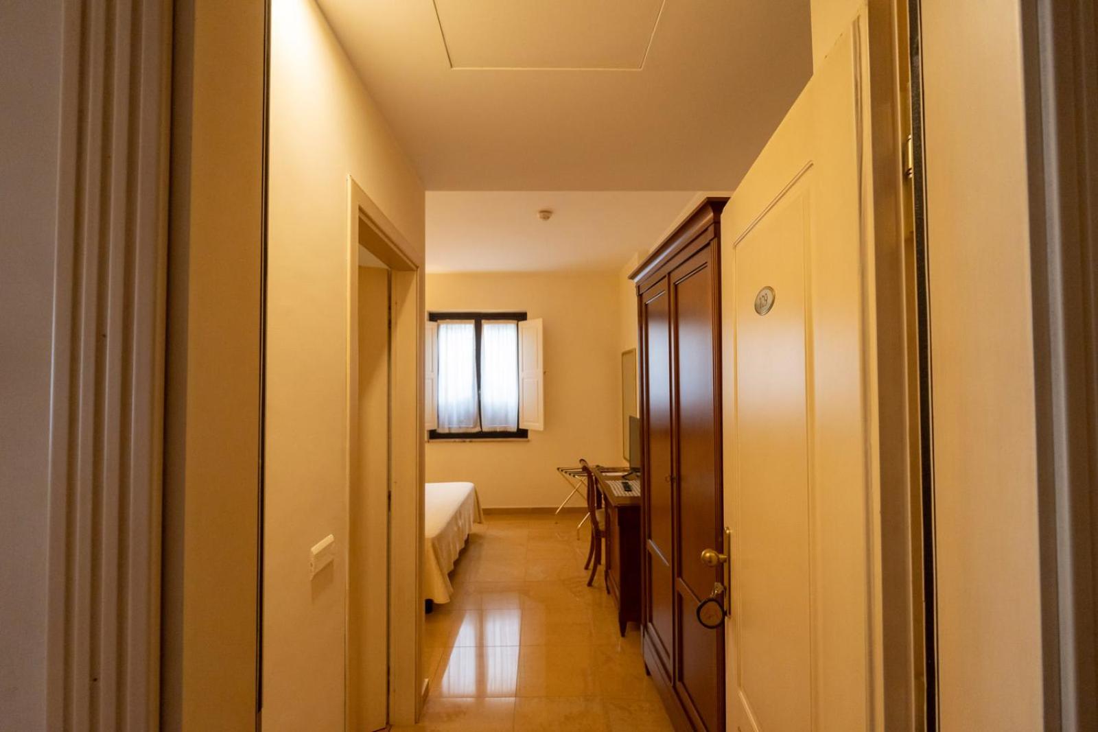 Double or Twin Room - Photo 19
