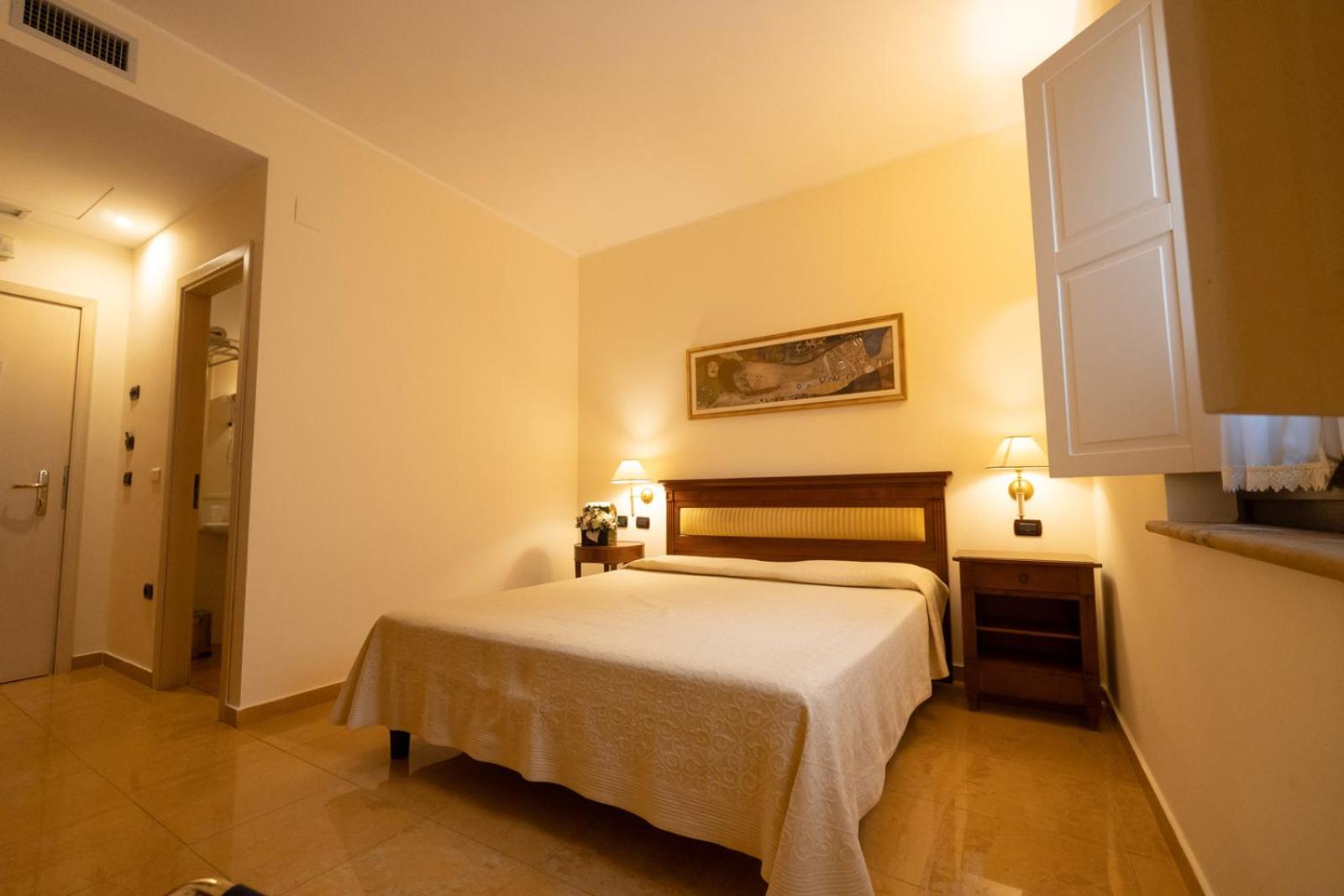 Double or Twin Room - Photo 22