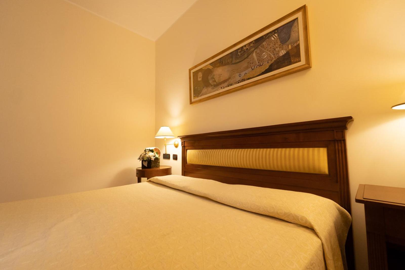 Double or Twin Room - Photo 23