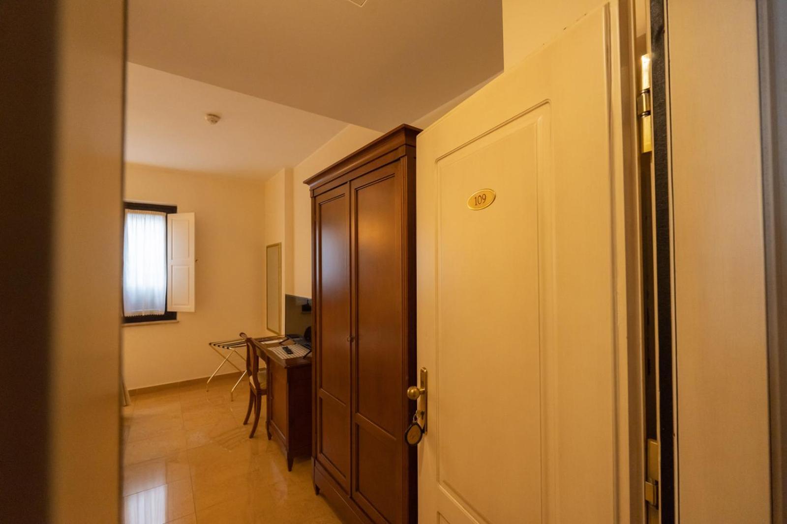 Double or Twin Room - Photo 24