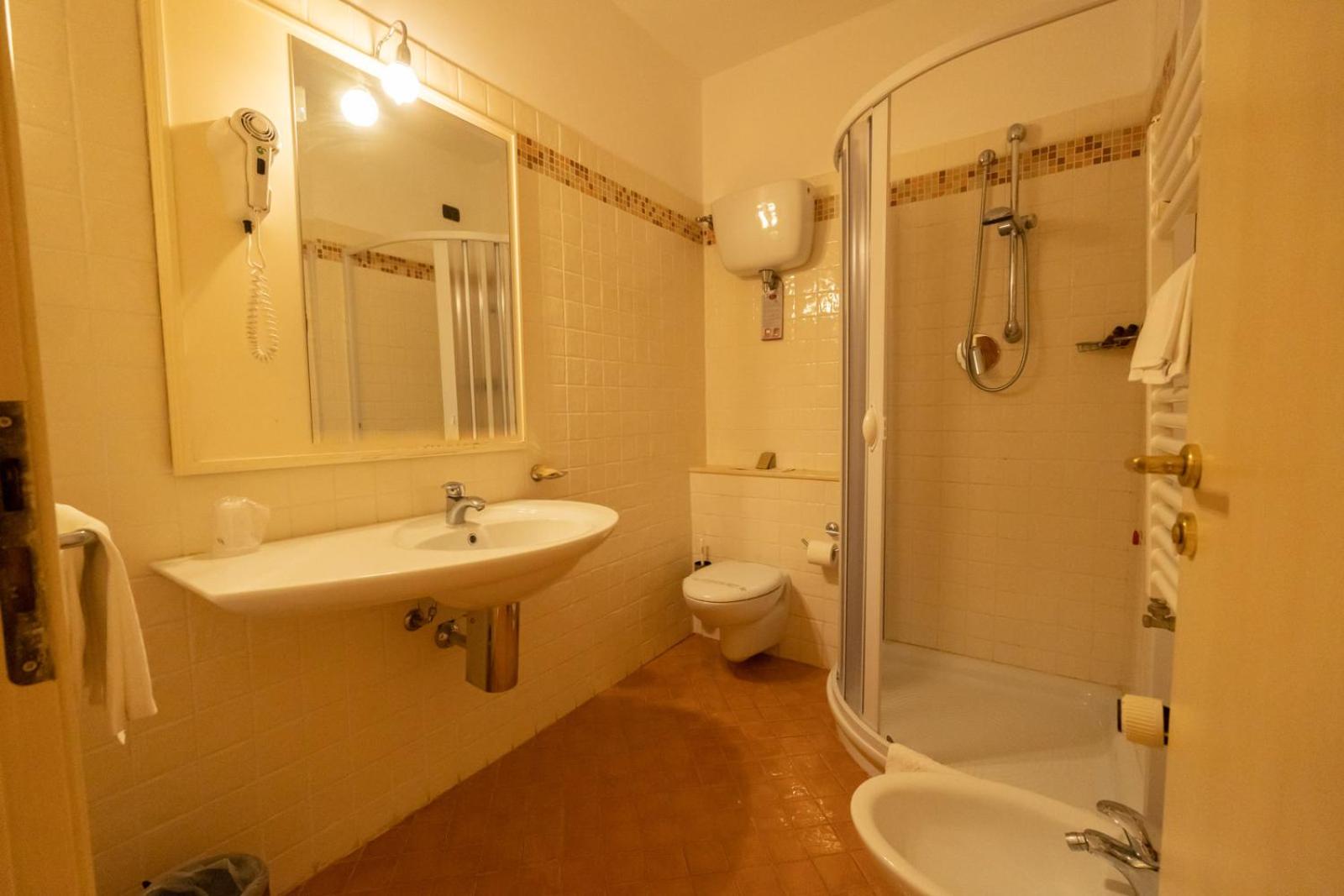 Double or Twin Room - Photo 3