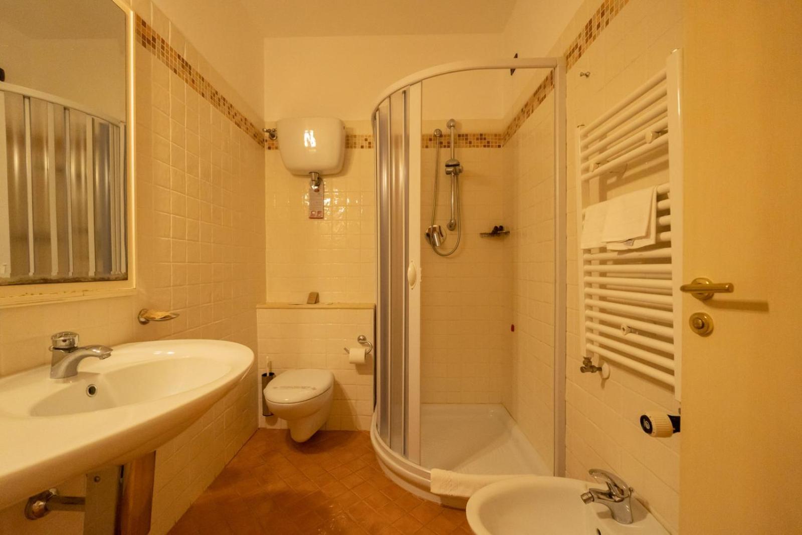 Double or Twin Room - Photo 21