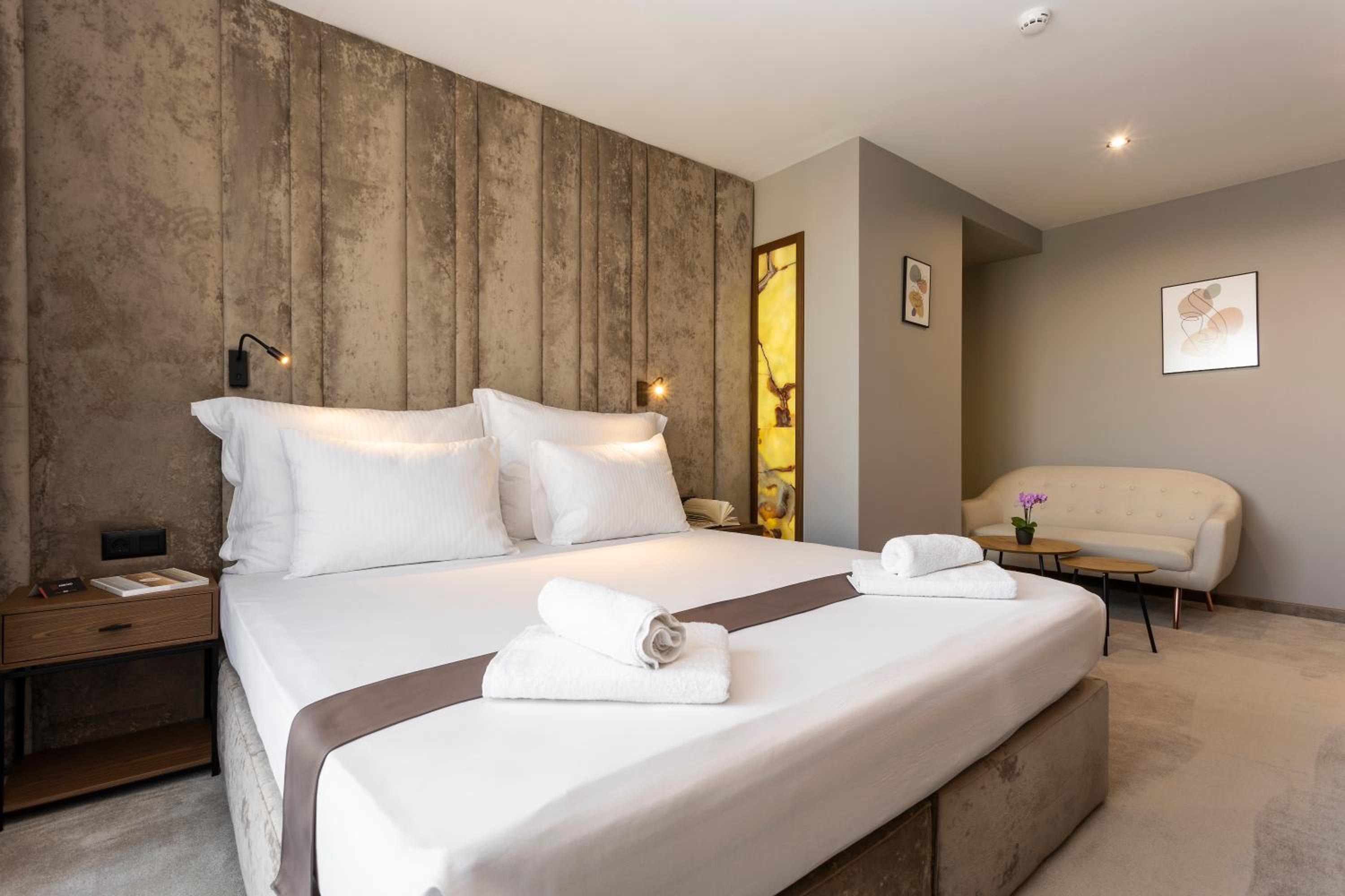 Deluxe Double or Twin Room	 - Photo 4