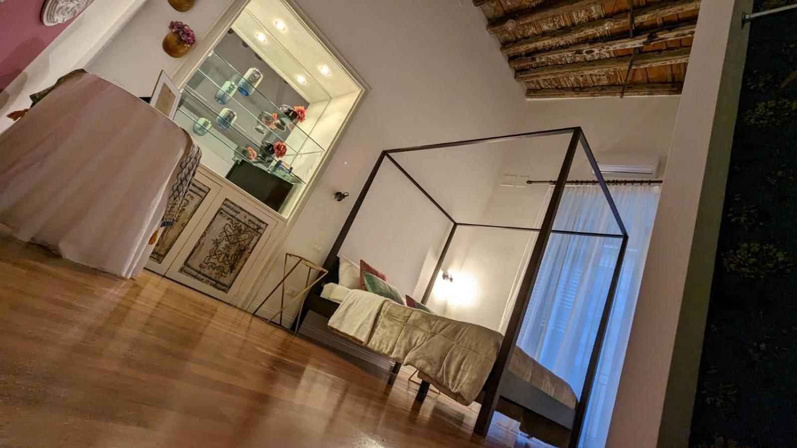 Deluxe Double Room with Shower - Photo 10
