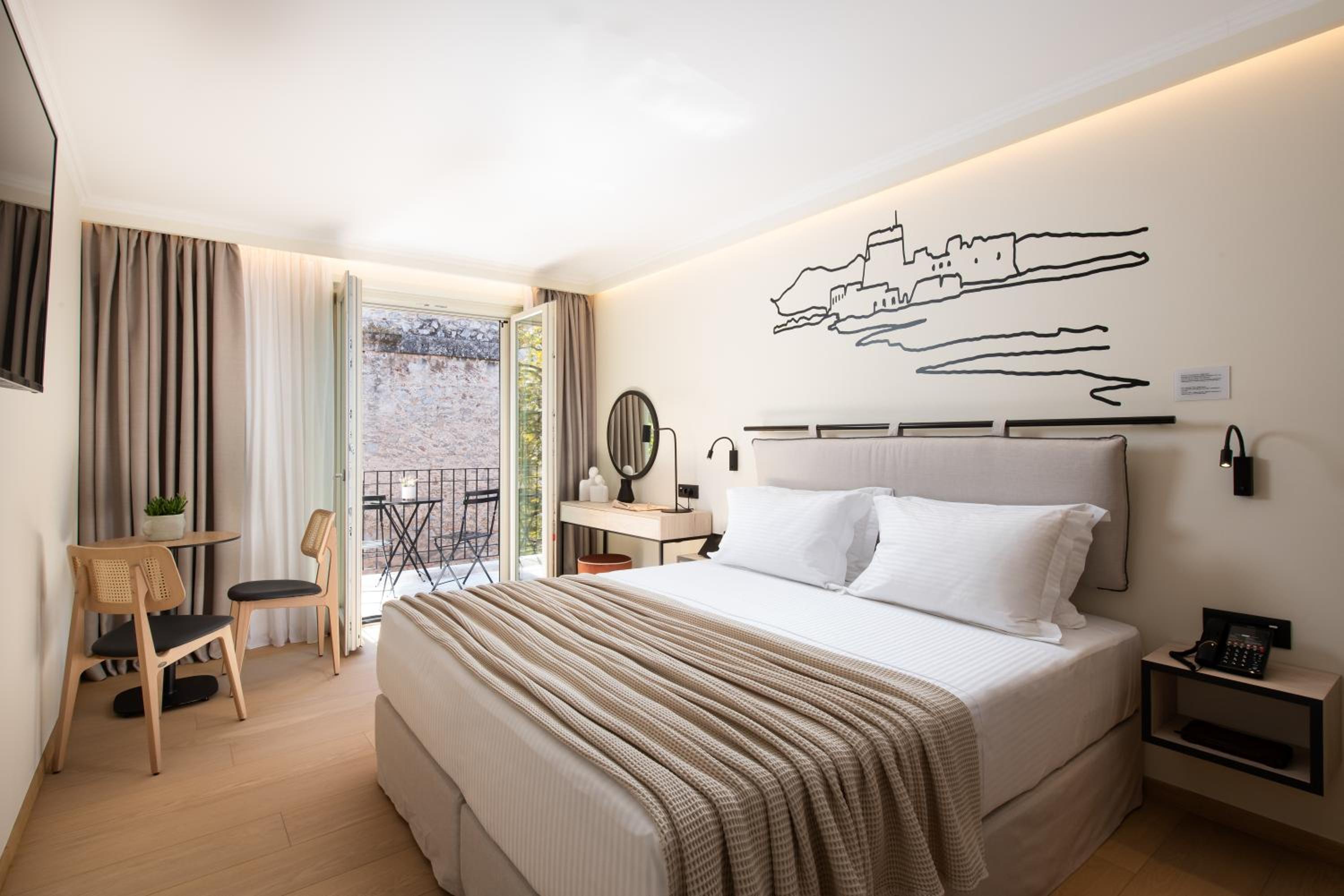 Superior Double or Twin Room with City View - Photo 23