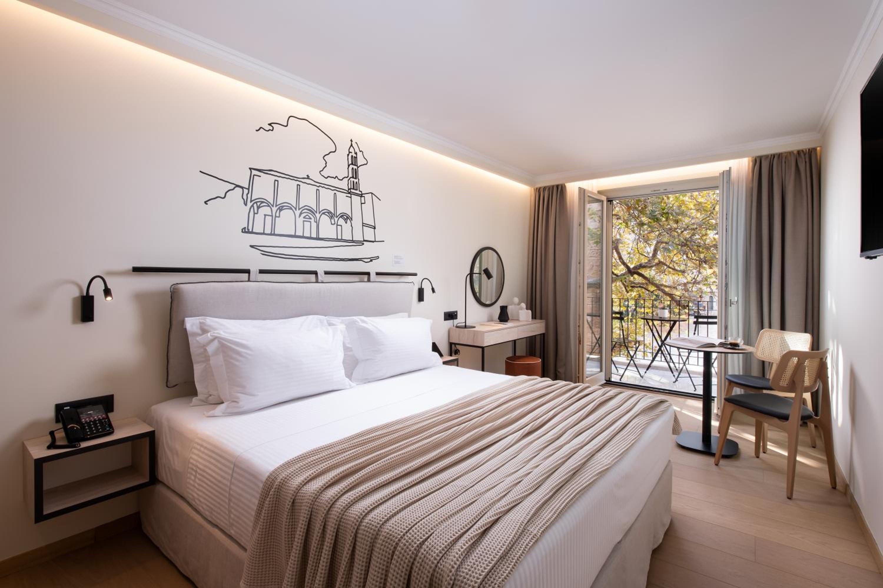 Superior Double or Twin Room with City View - Photo 1