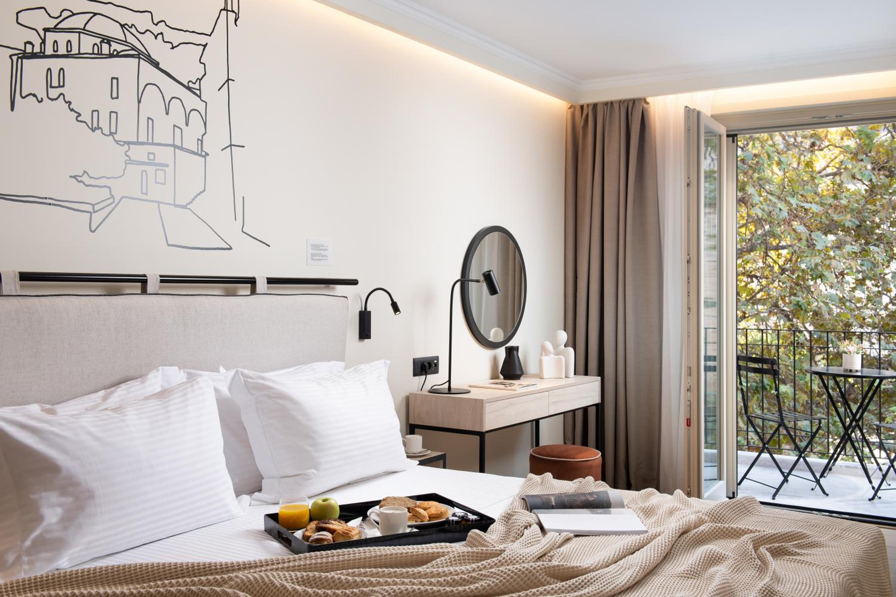 Superior Double or Twin Room with City View - Photo 18