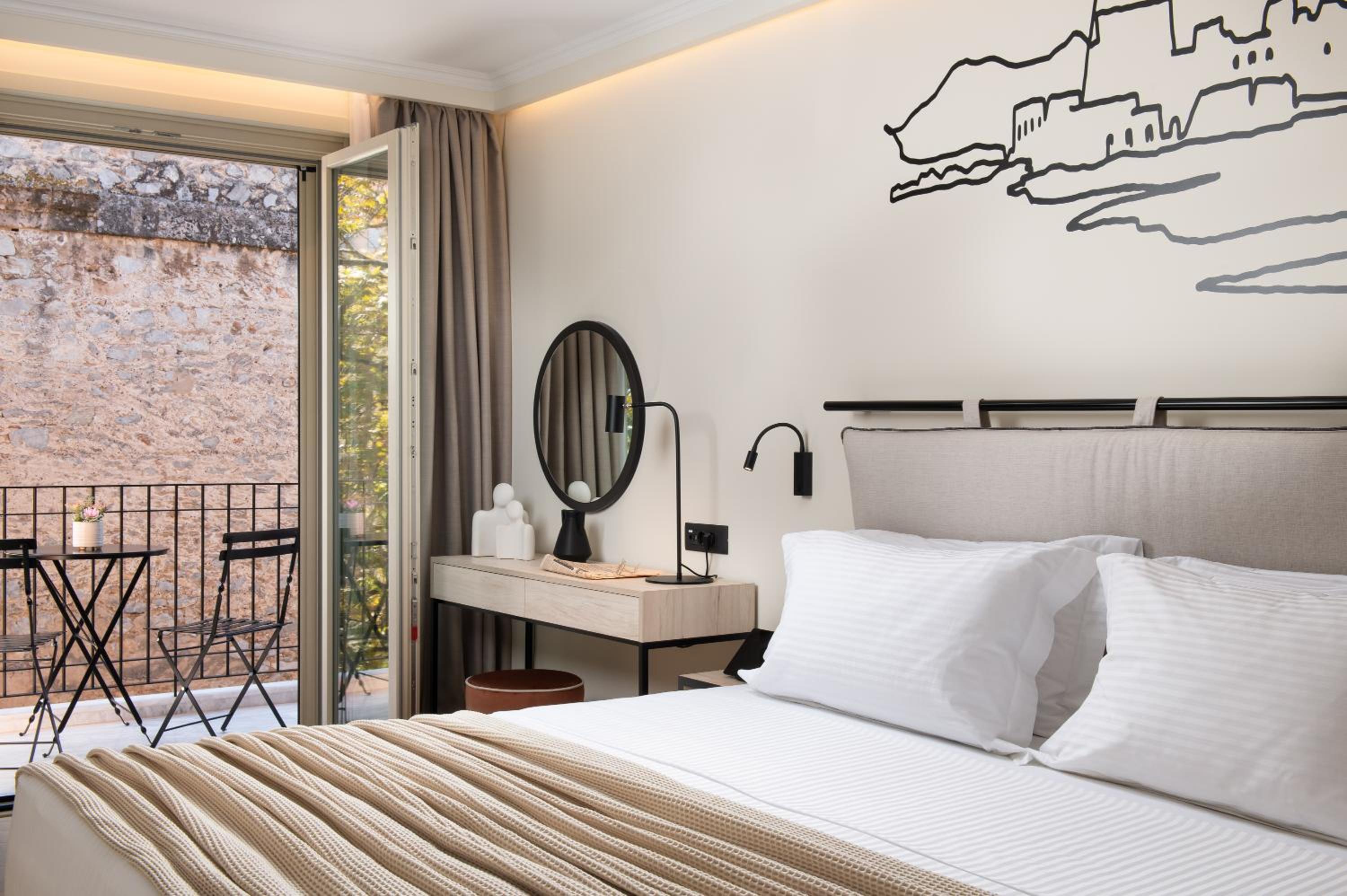 Superior Double or Twin Room with City View - Photo 13