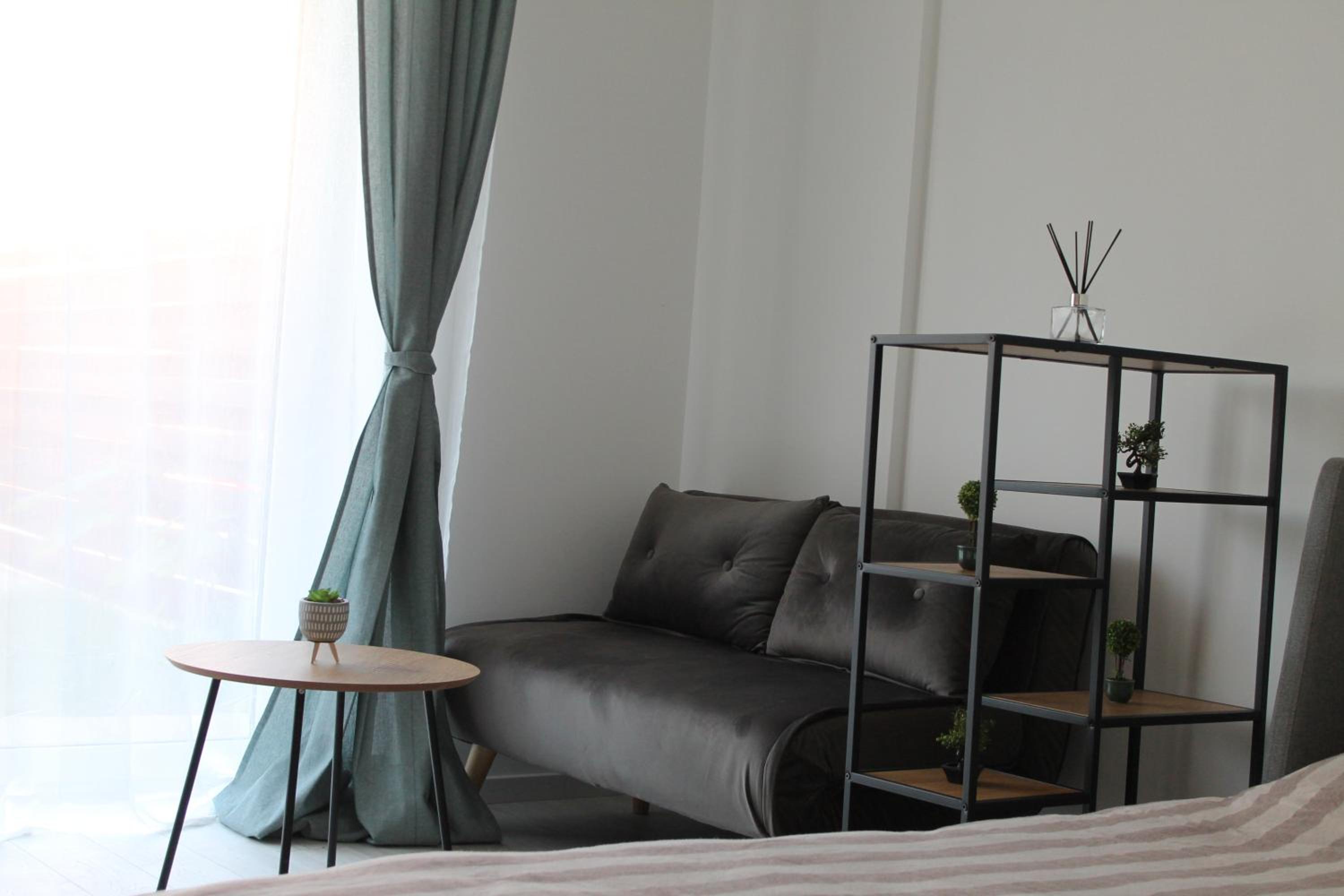 One-Bedroom Apartment photo 1