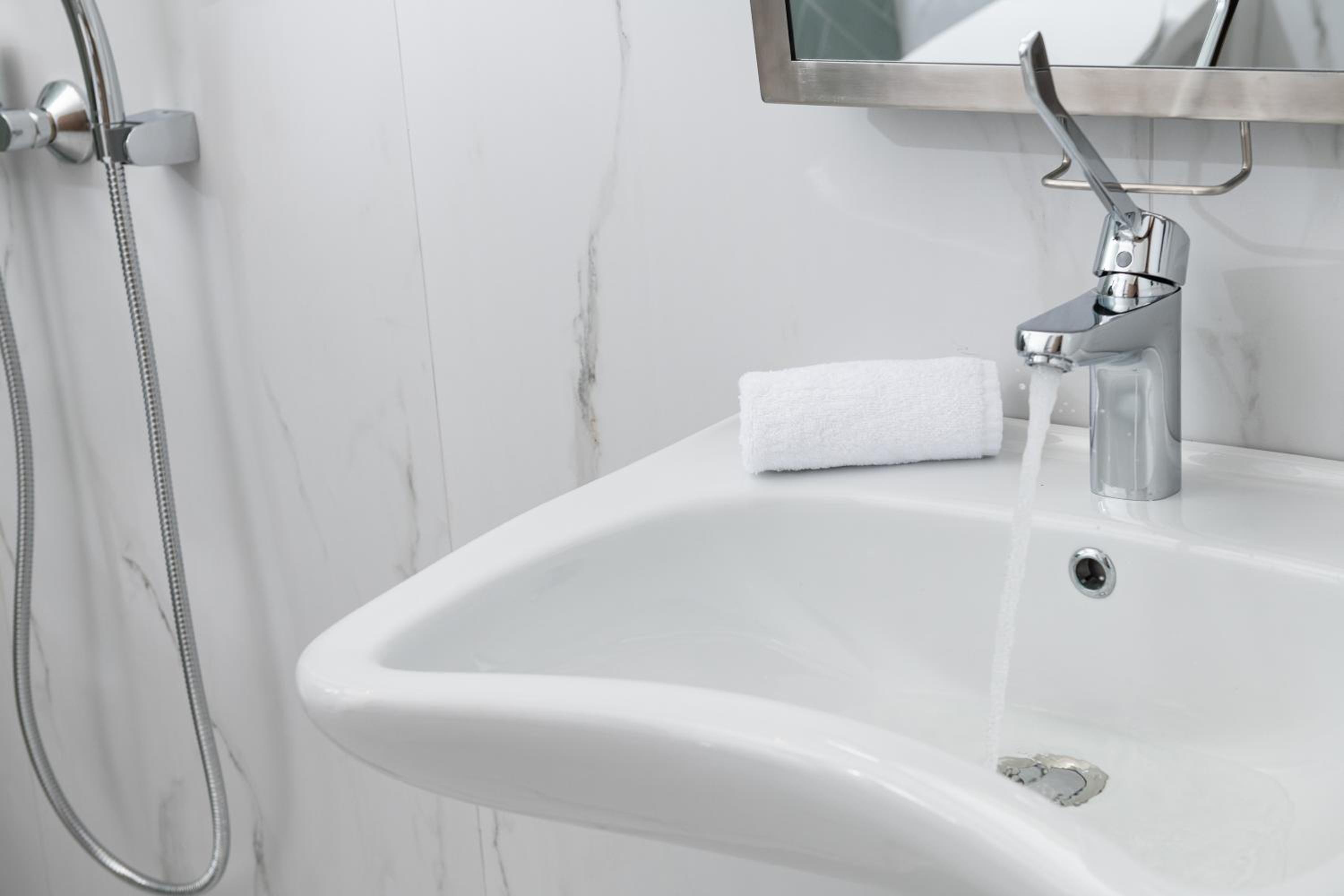 Double Room - Disability Access - Photo 10