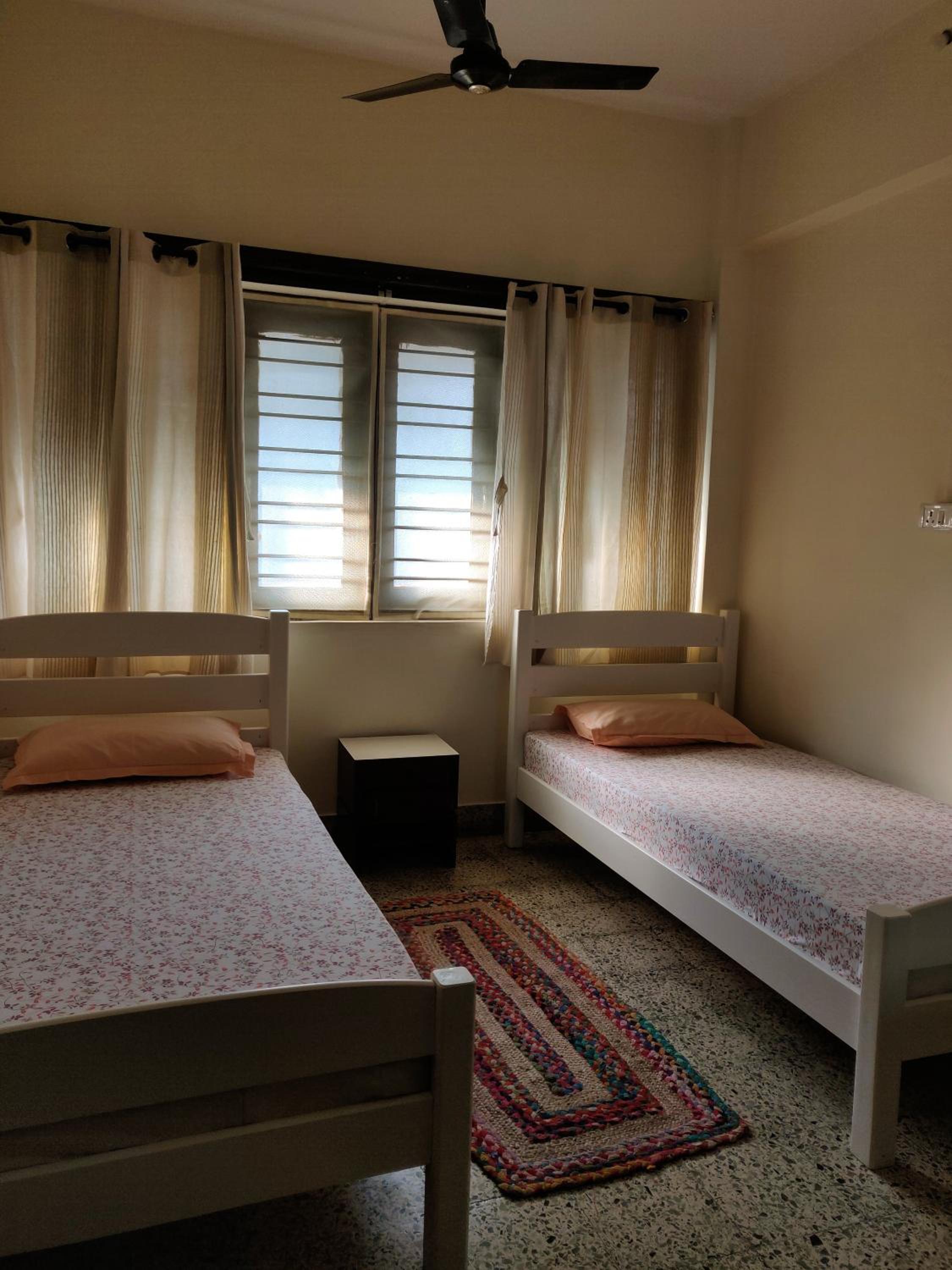 Standard Twin Room with Shared Bathroom photo 3