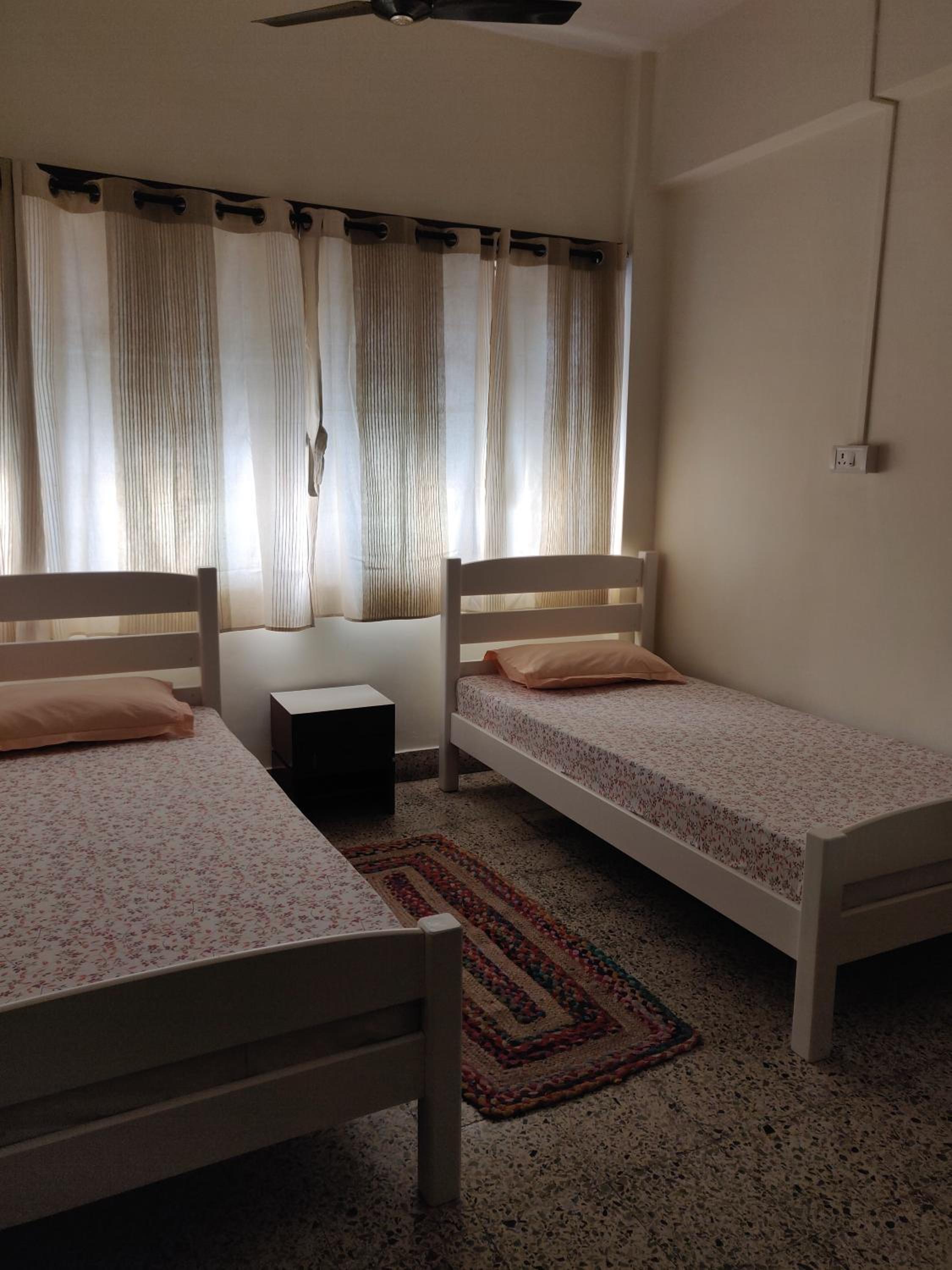 Standard Twin Room with Shared Bathroom photo 2