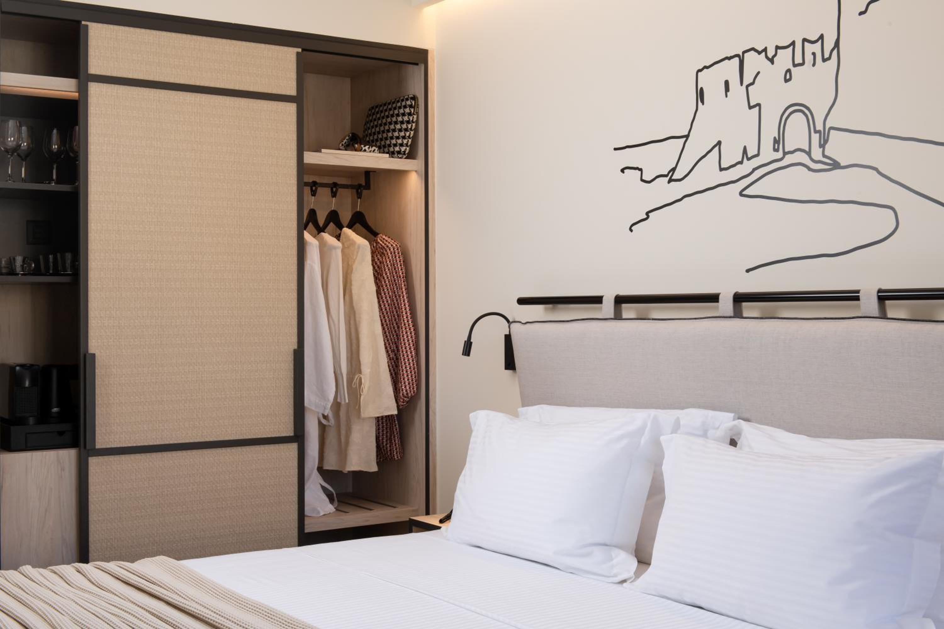Deluxe Double or Twin Room - Photo 16