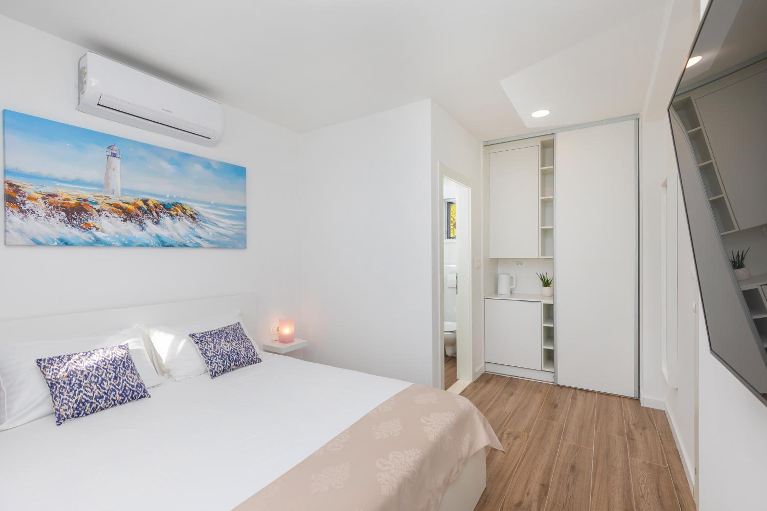 Studio Apartment with Sea View photo 3