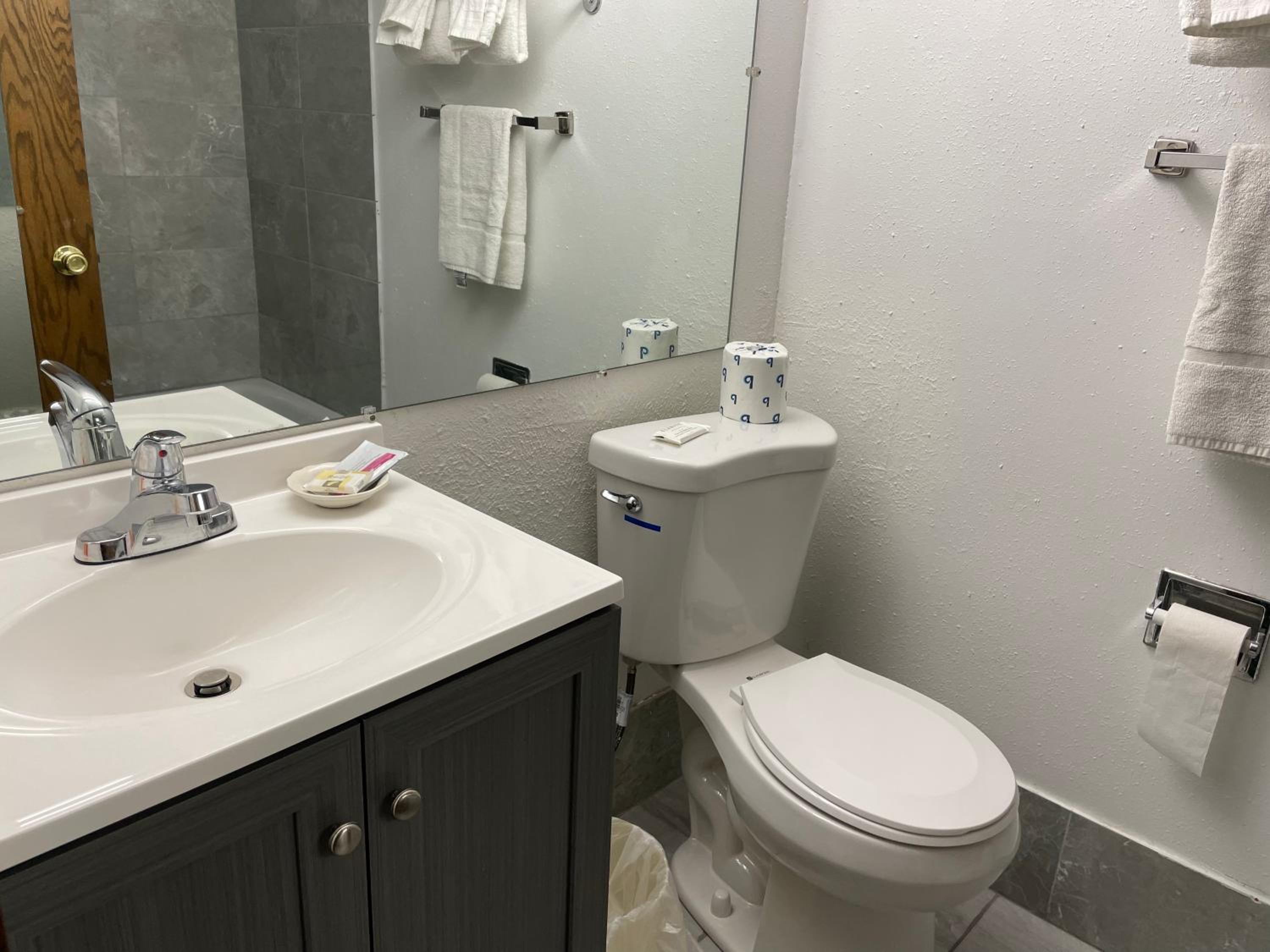 Queen Room photo 3