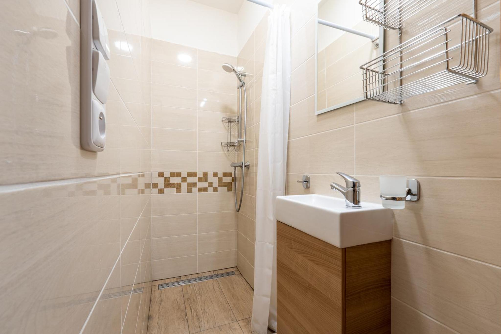 One-Bedroom Apartment - Photo 6