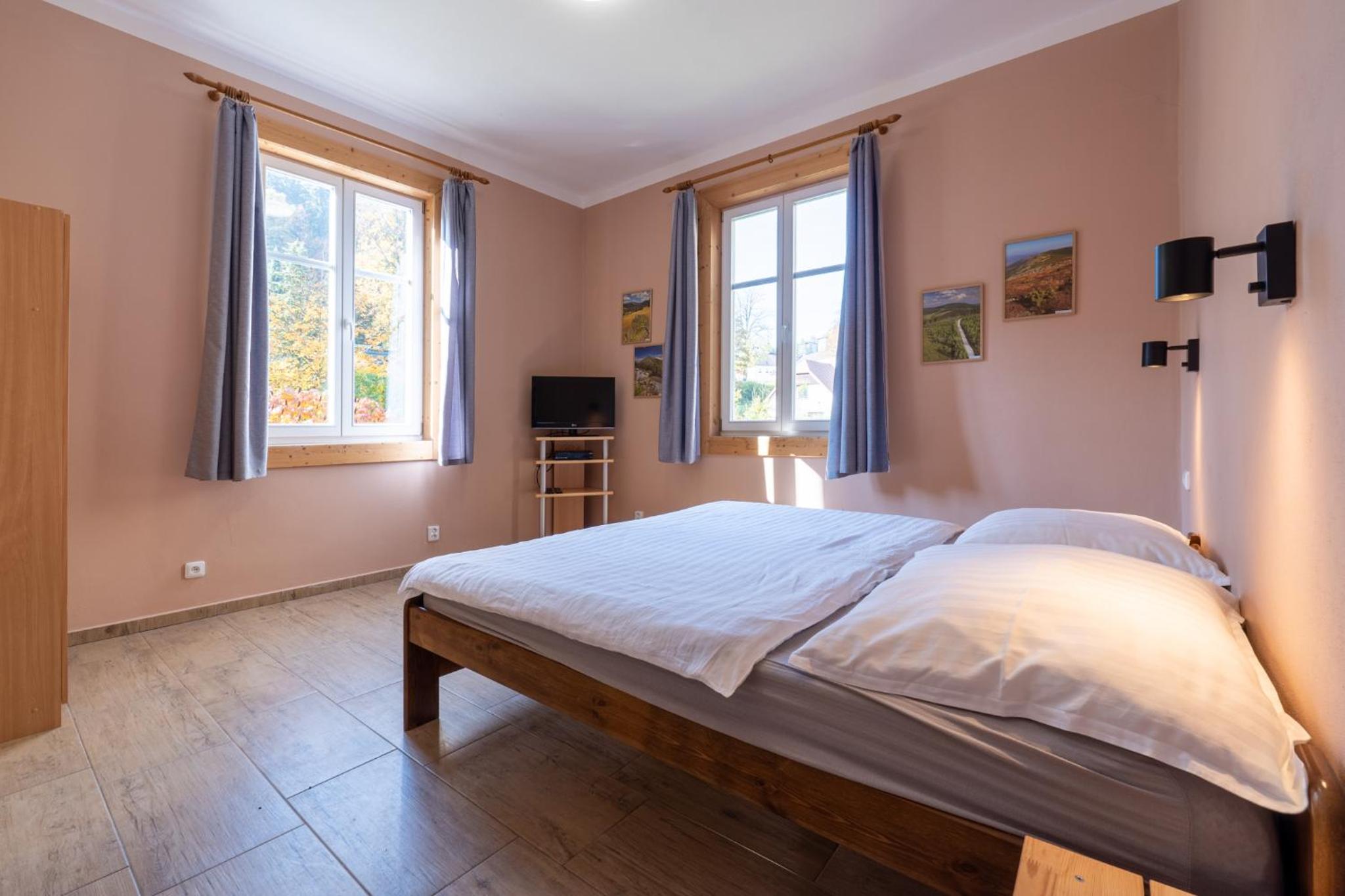 One-Bedroom Apartment - Photo 8