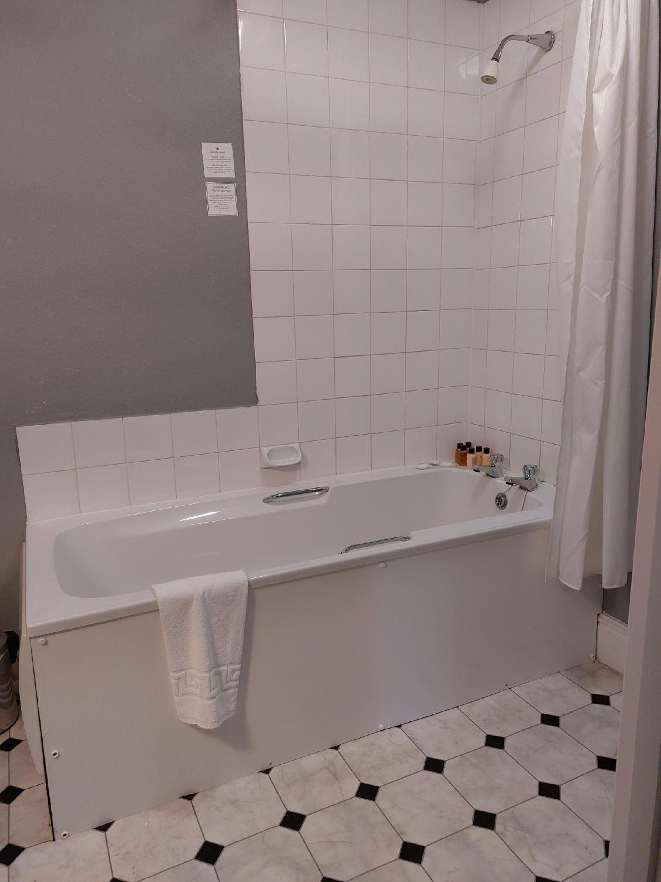 Triple Room with Bathroom photo 2