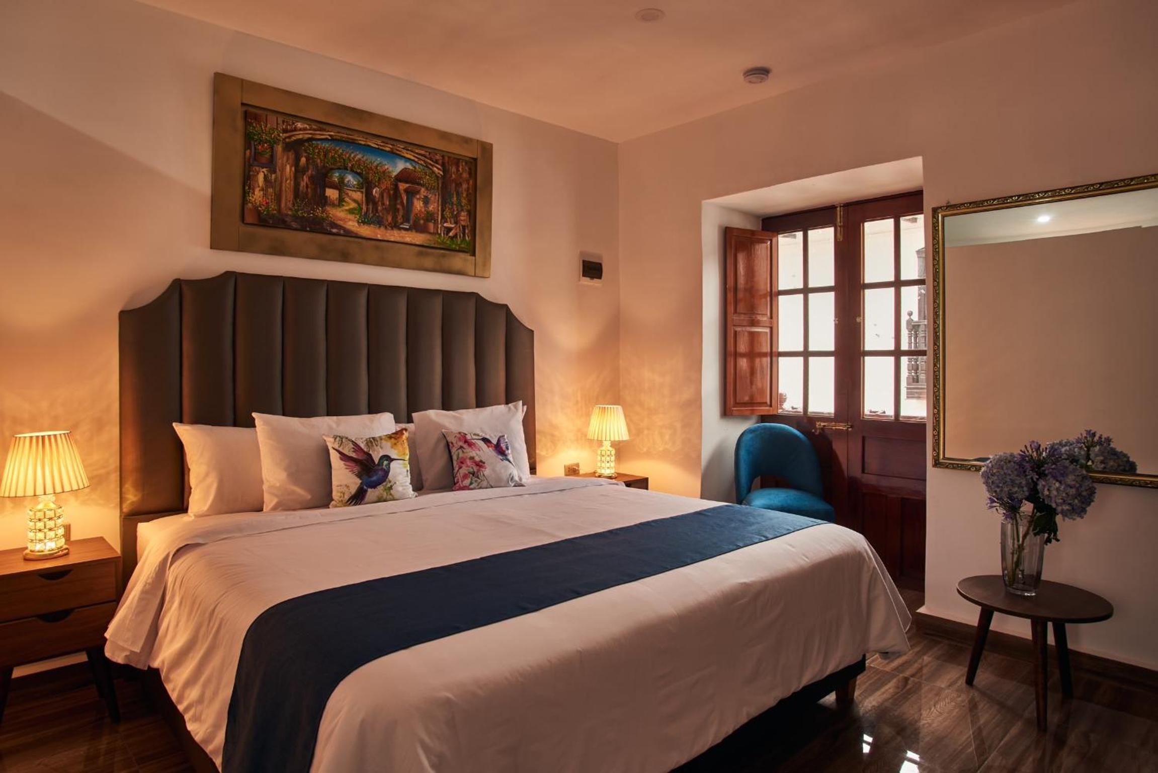 Deluxe King Suite photo 1
