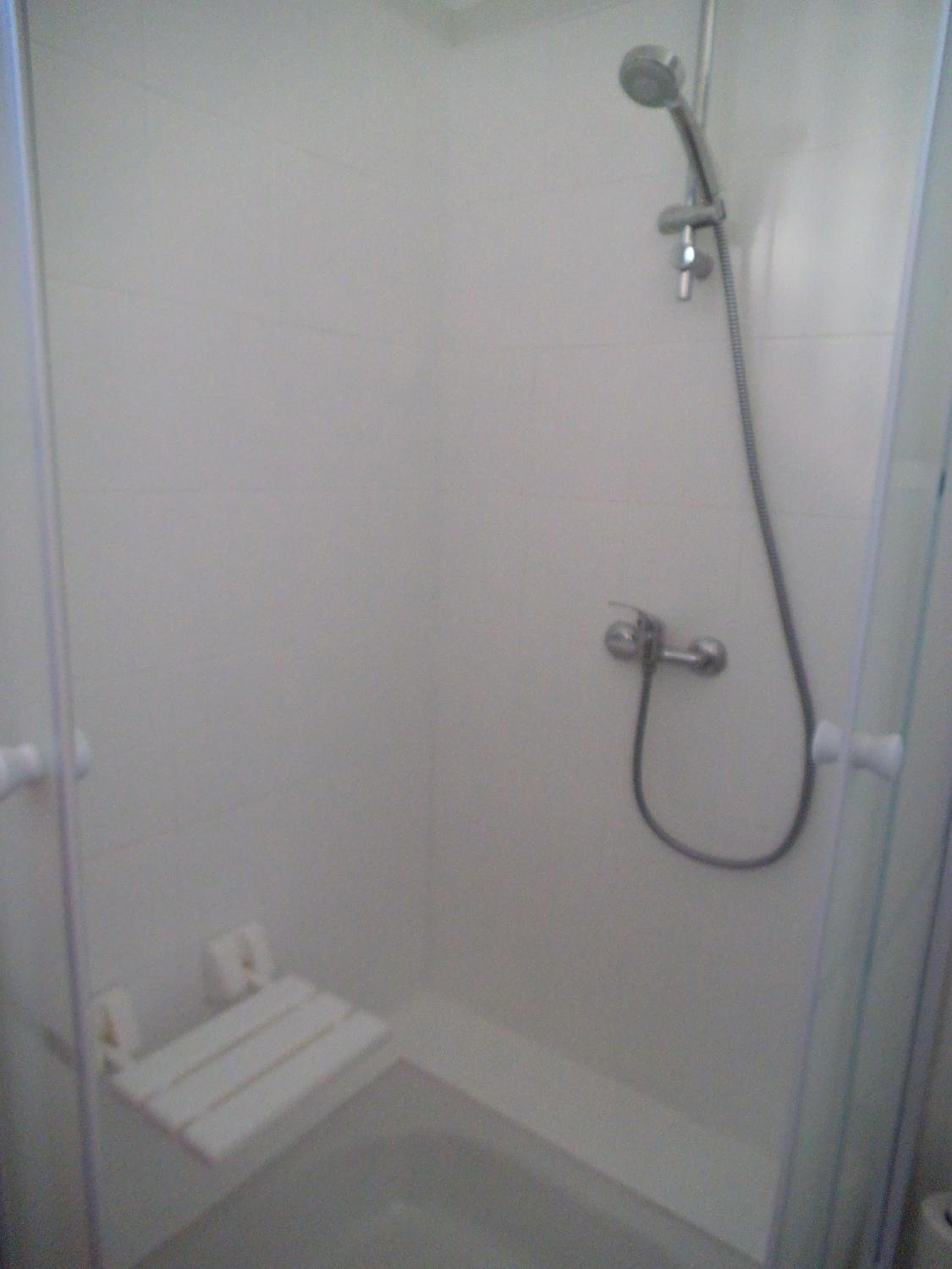 Double Room with Balcony - Photo 3