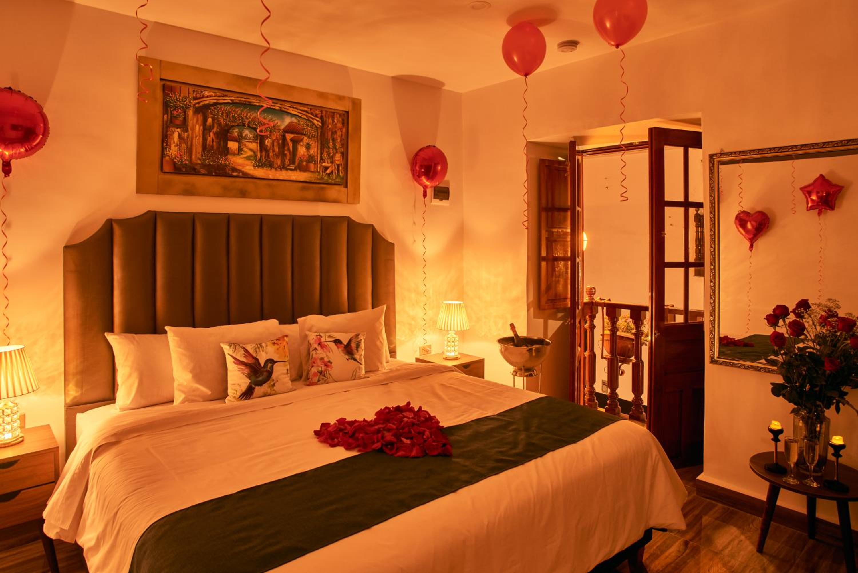 Deluxe King Suite photo 2