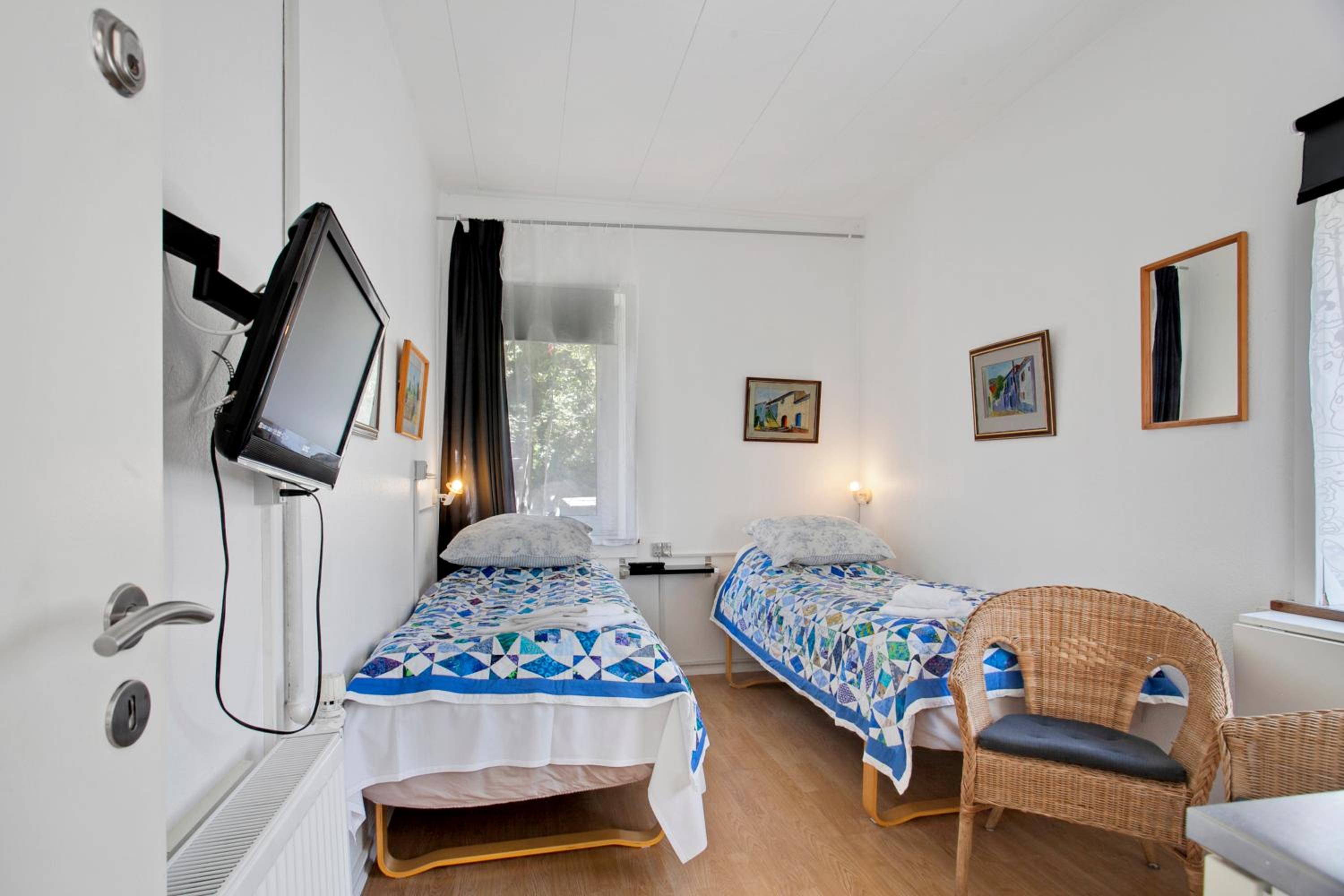 Single Room with Shared Bathroom photo 1
