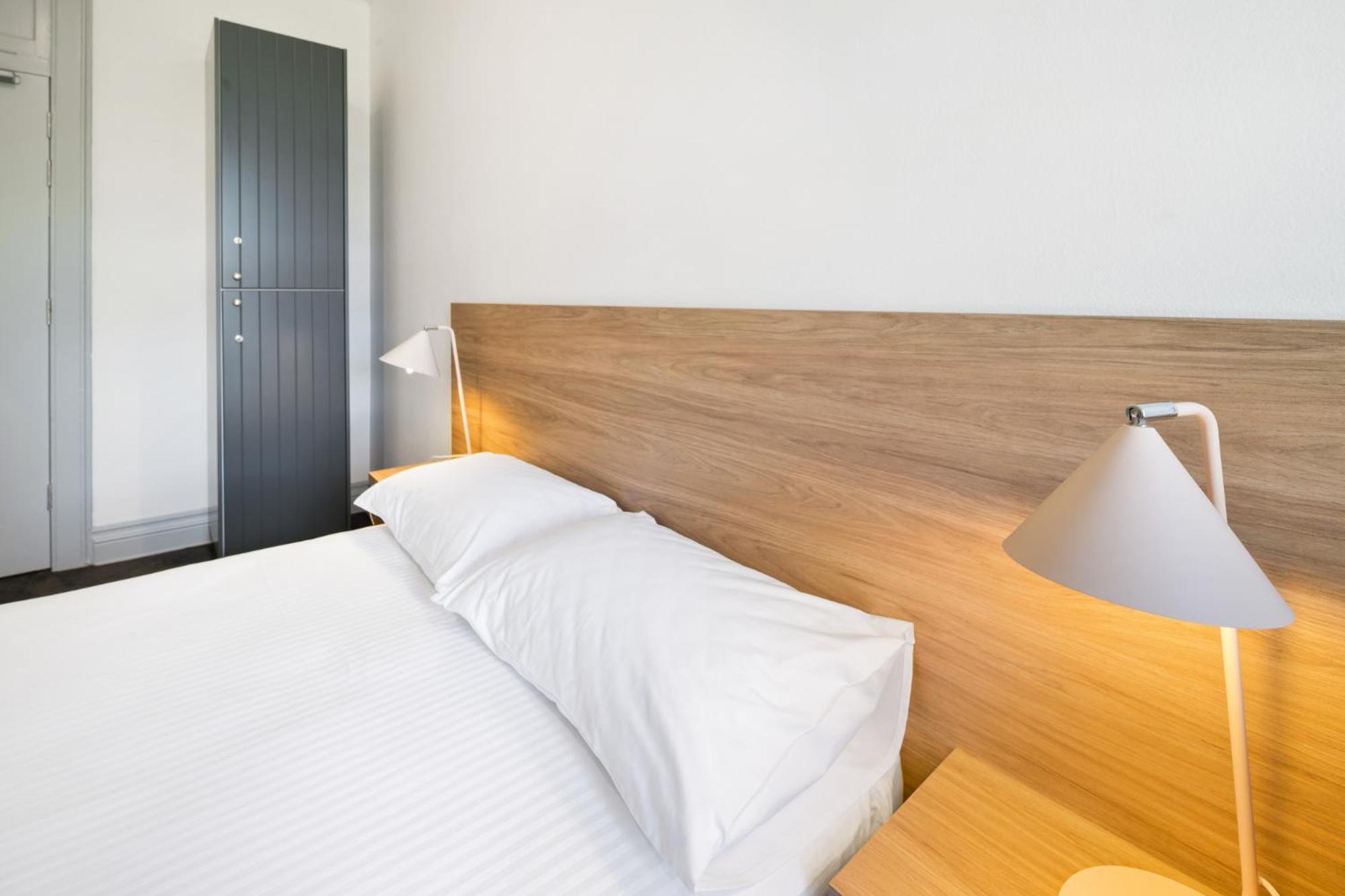 Double Room with Shared Bathroom photo 3