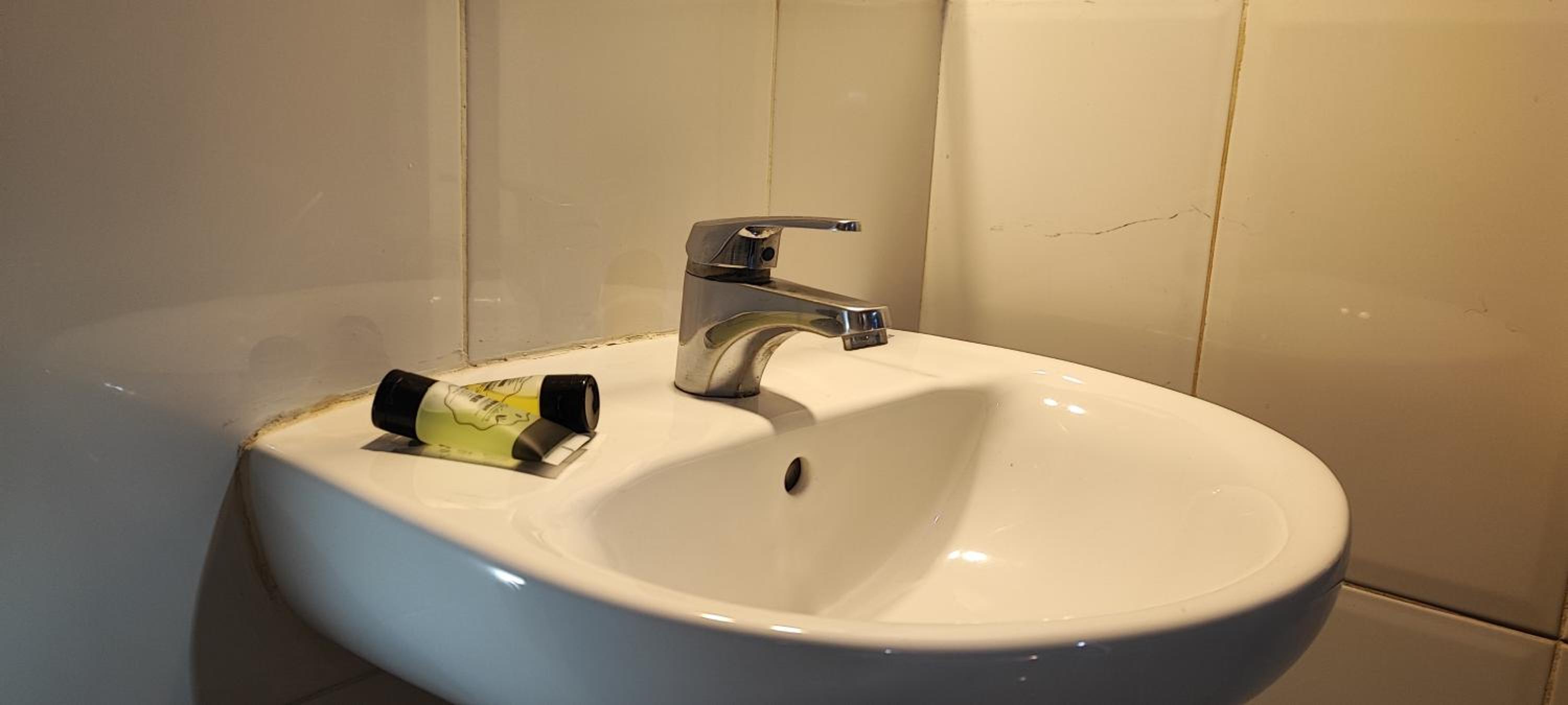 Single Room with Shower photo 3