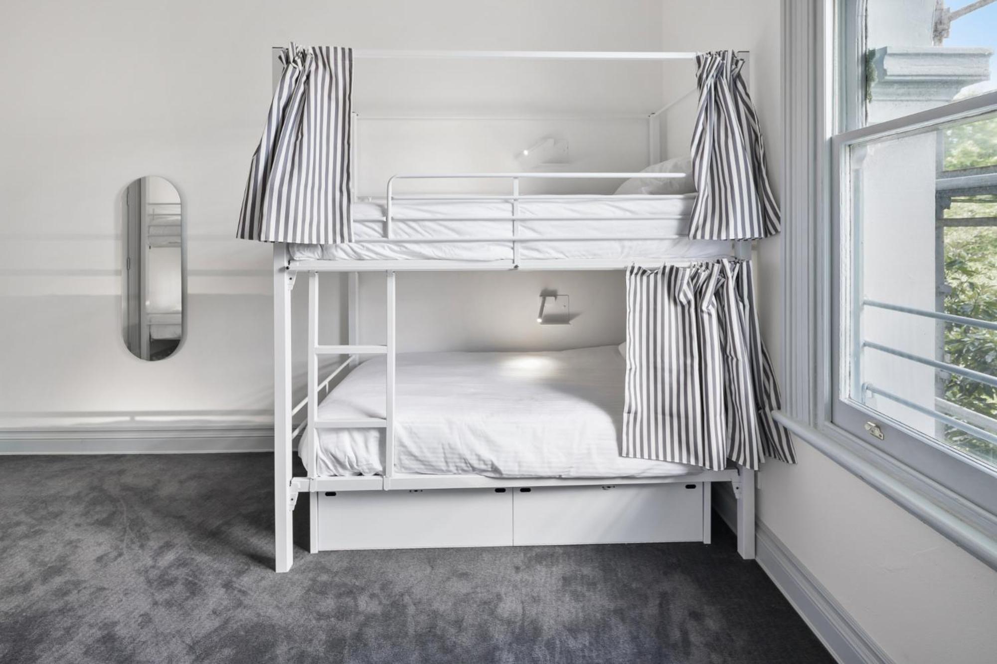 Bed in 4-Bed Mixed Dormitory Room photo 2