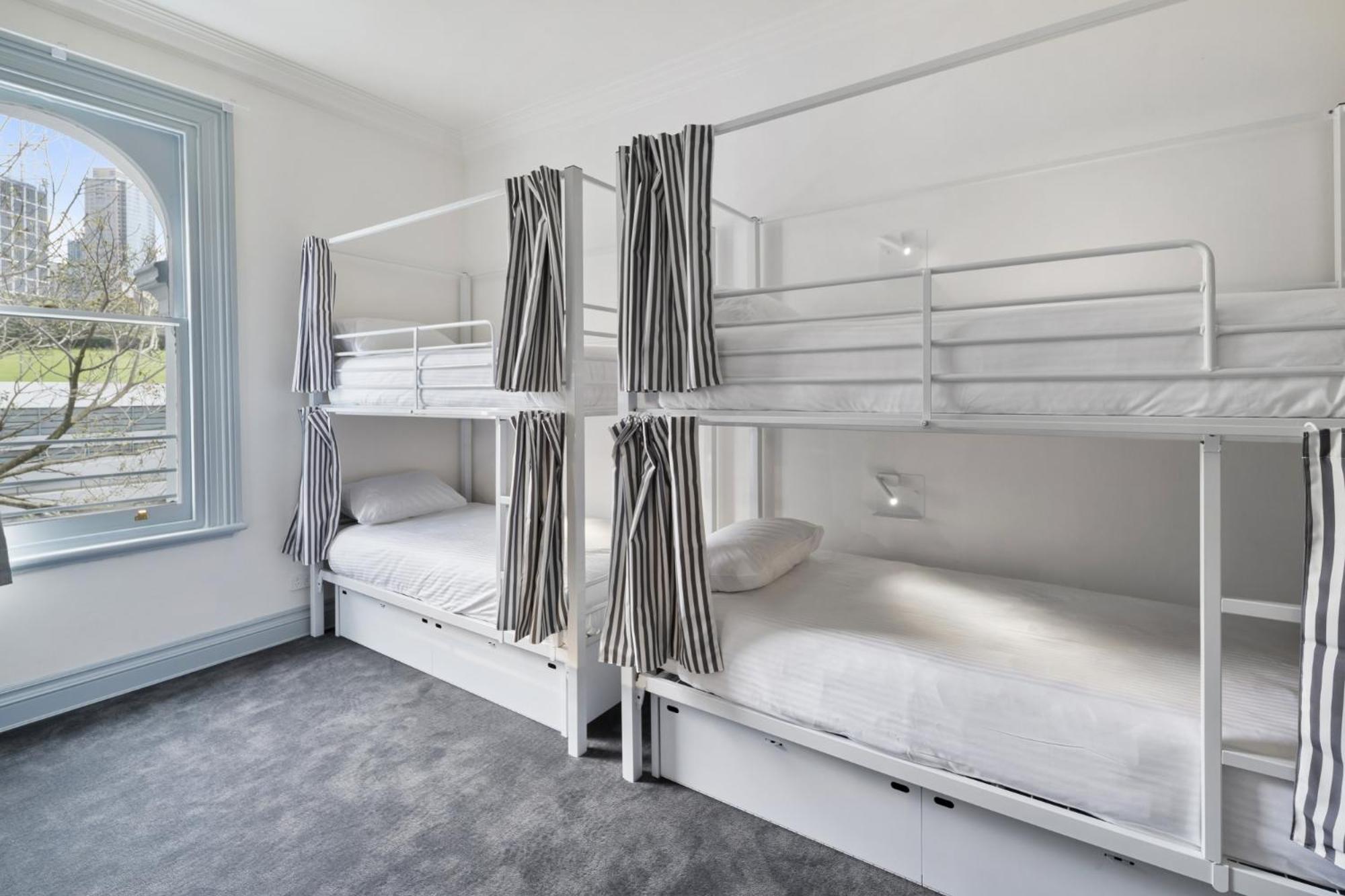 Bed in 10-Bed Mixed Dormitory Room photo 2