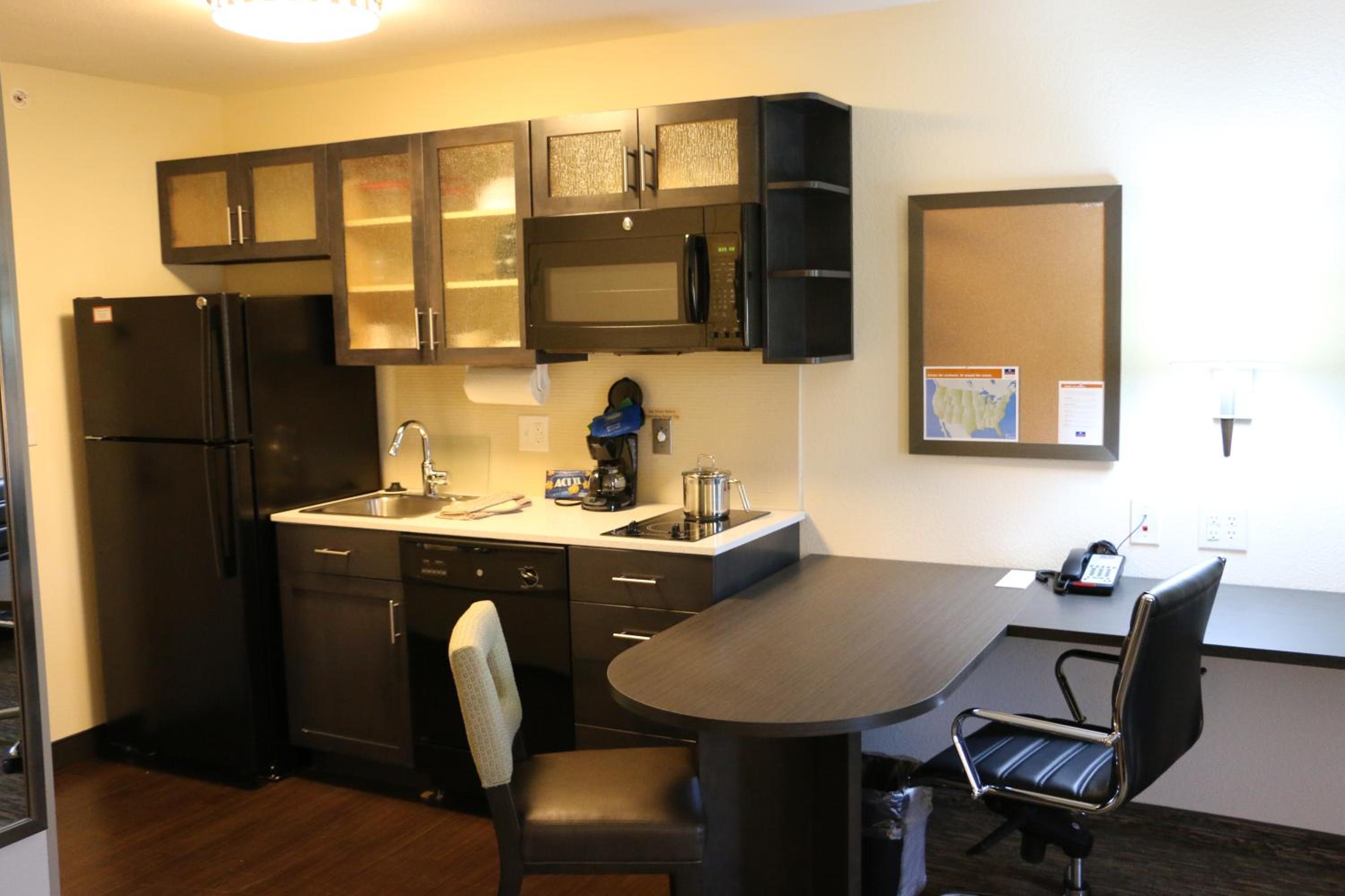 Queen Studio Suite photo 2