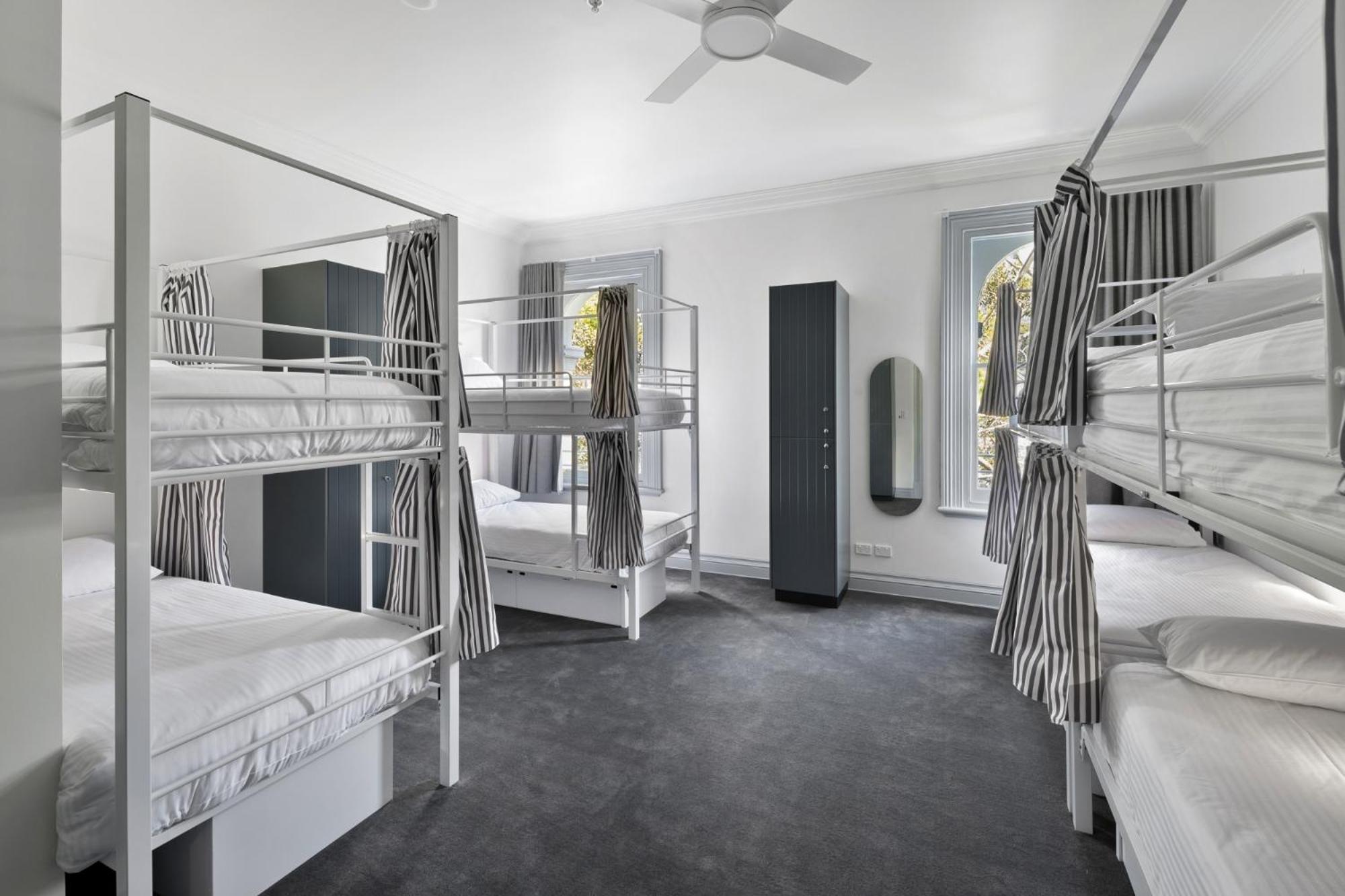 Bed in 8-Bed Mixed Dormitory Room photo 1