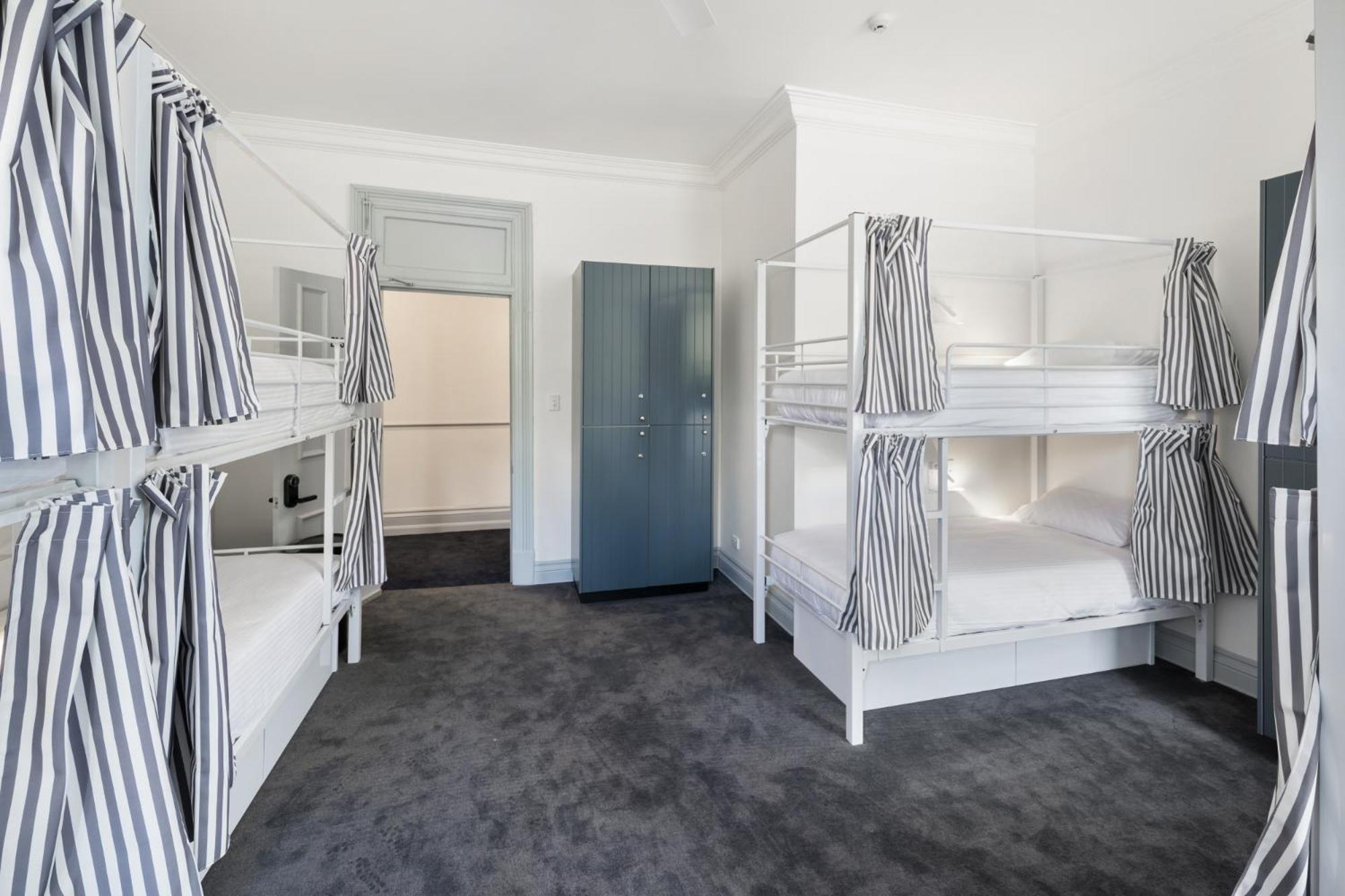 Bed in 8-Bed Mixed Dormitory Room photo 3