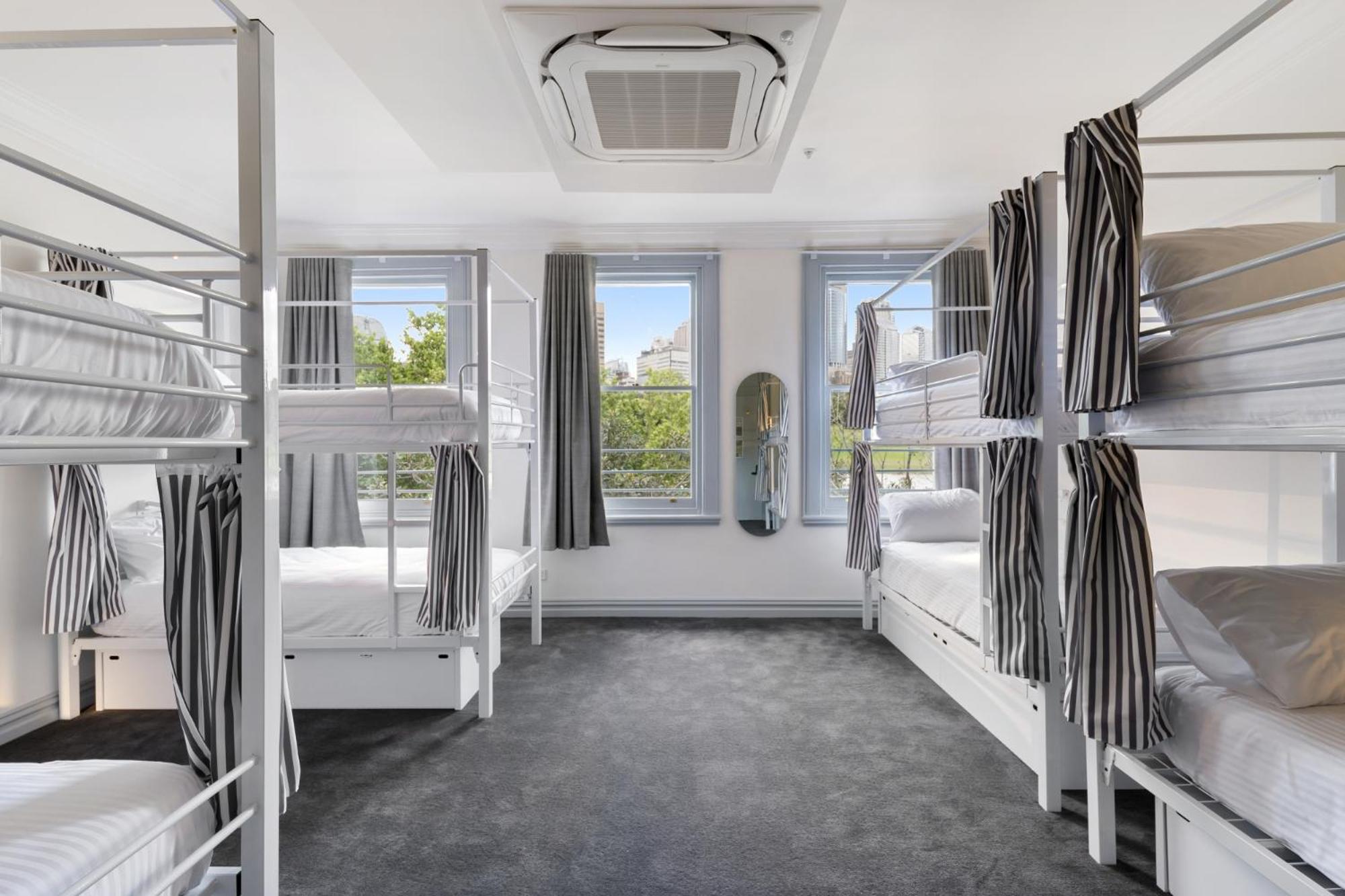 Bed in 8-Bed Female Dormitory Room photo 1