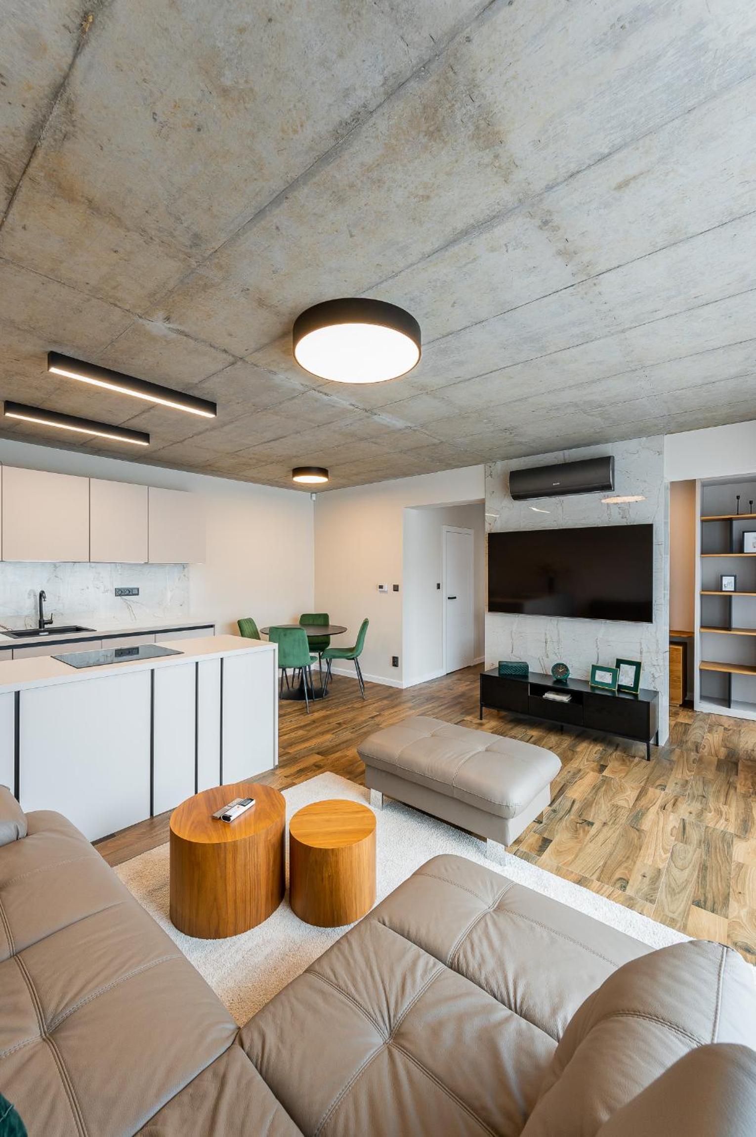 Apartment with Balcony photo 3