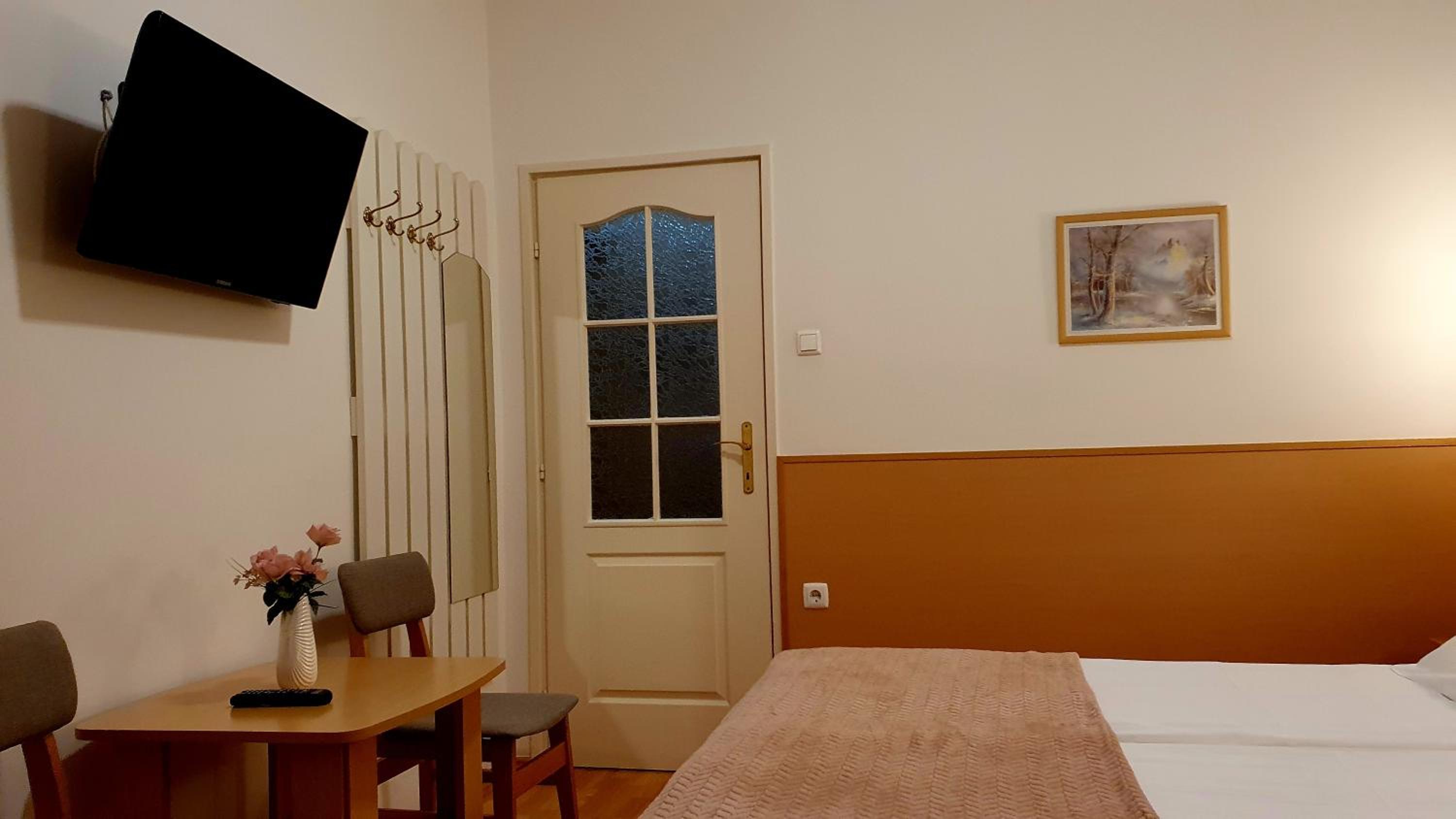 Studio with Balcony - Photo 1