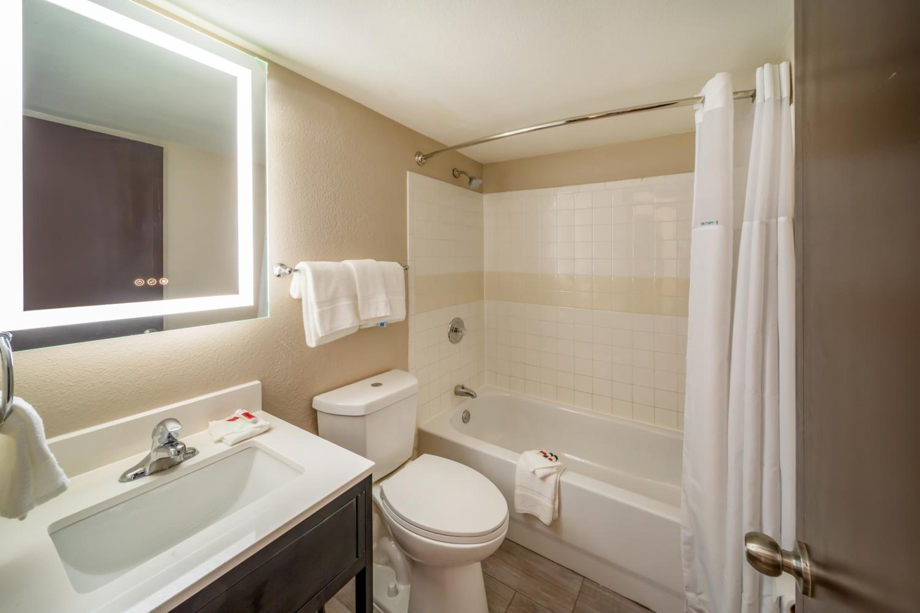 King Room - Non-Smoking - Photo 3