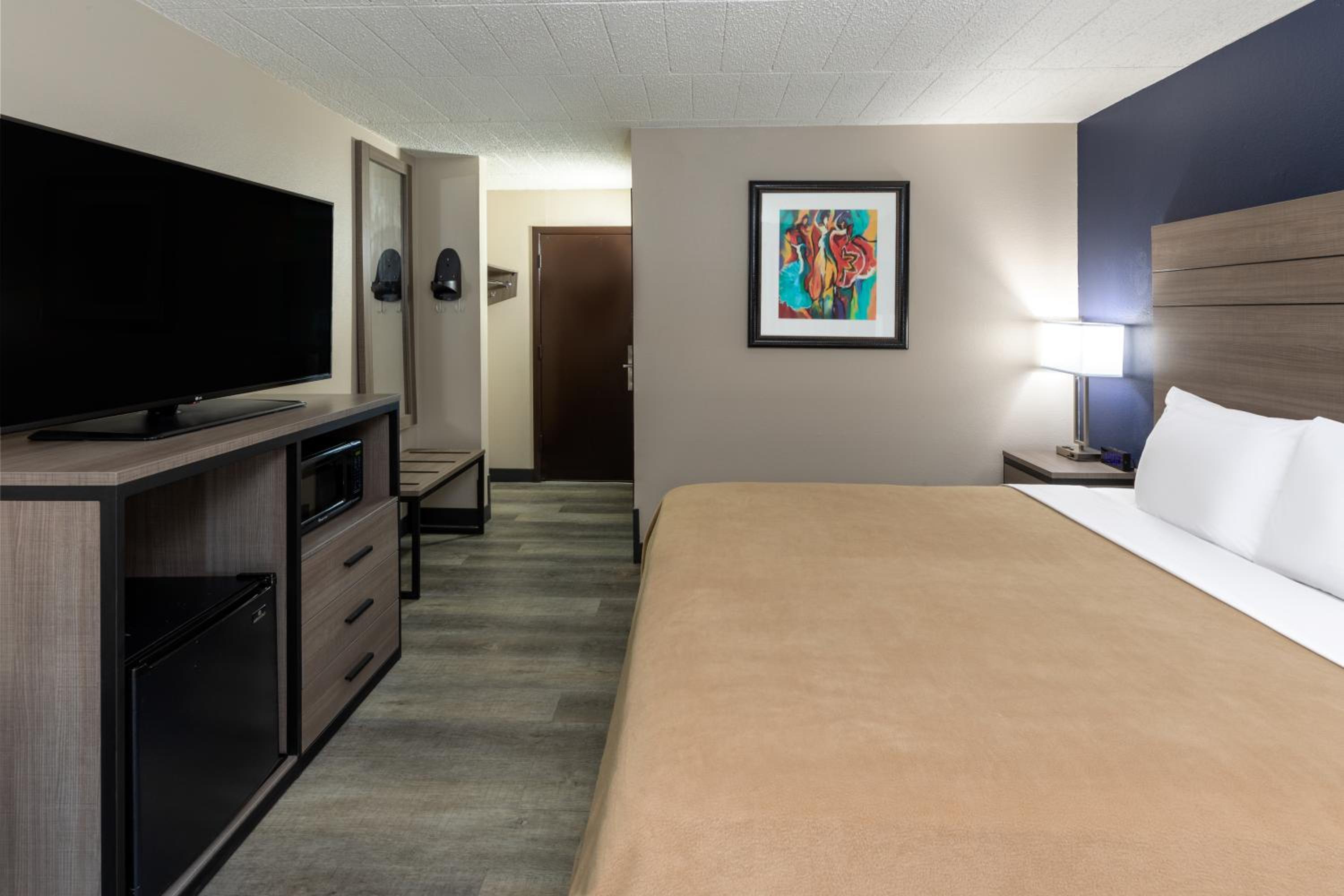King Room - Non-Smoking - Photo 1