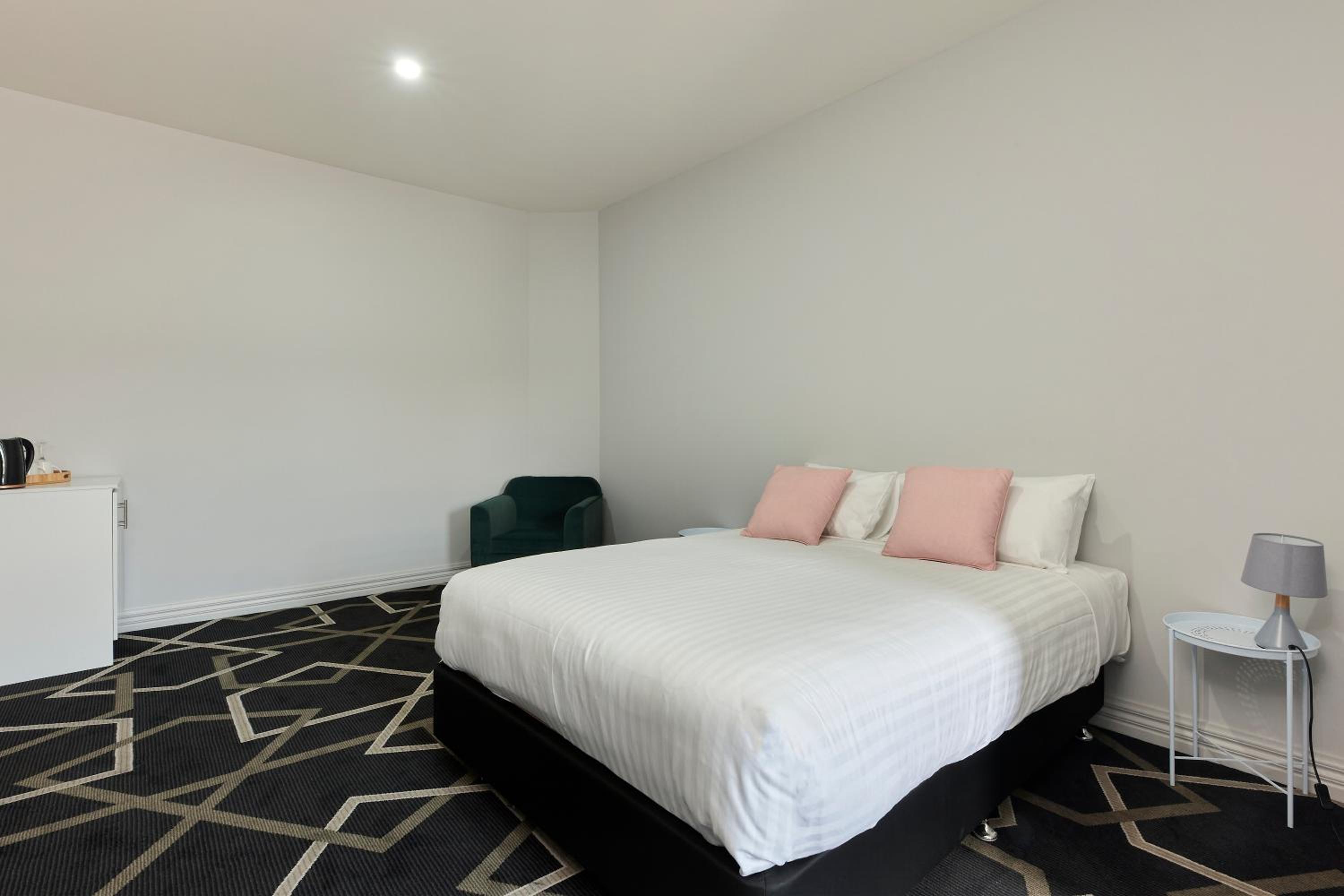 Queen Room - Photo 4