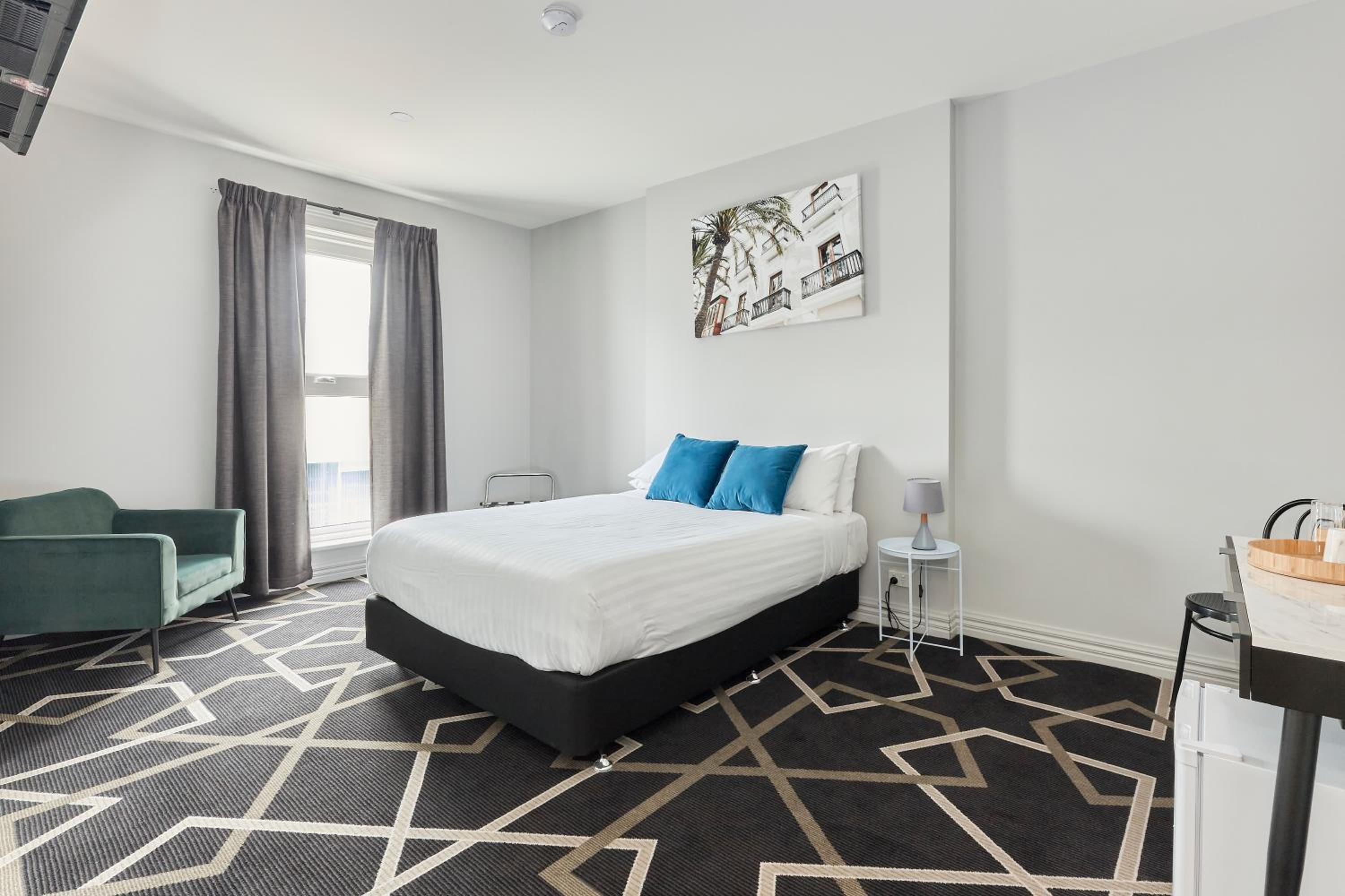Queen Room - Photo 5