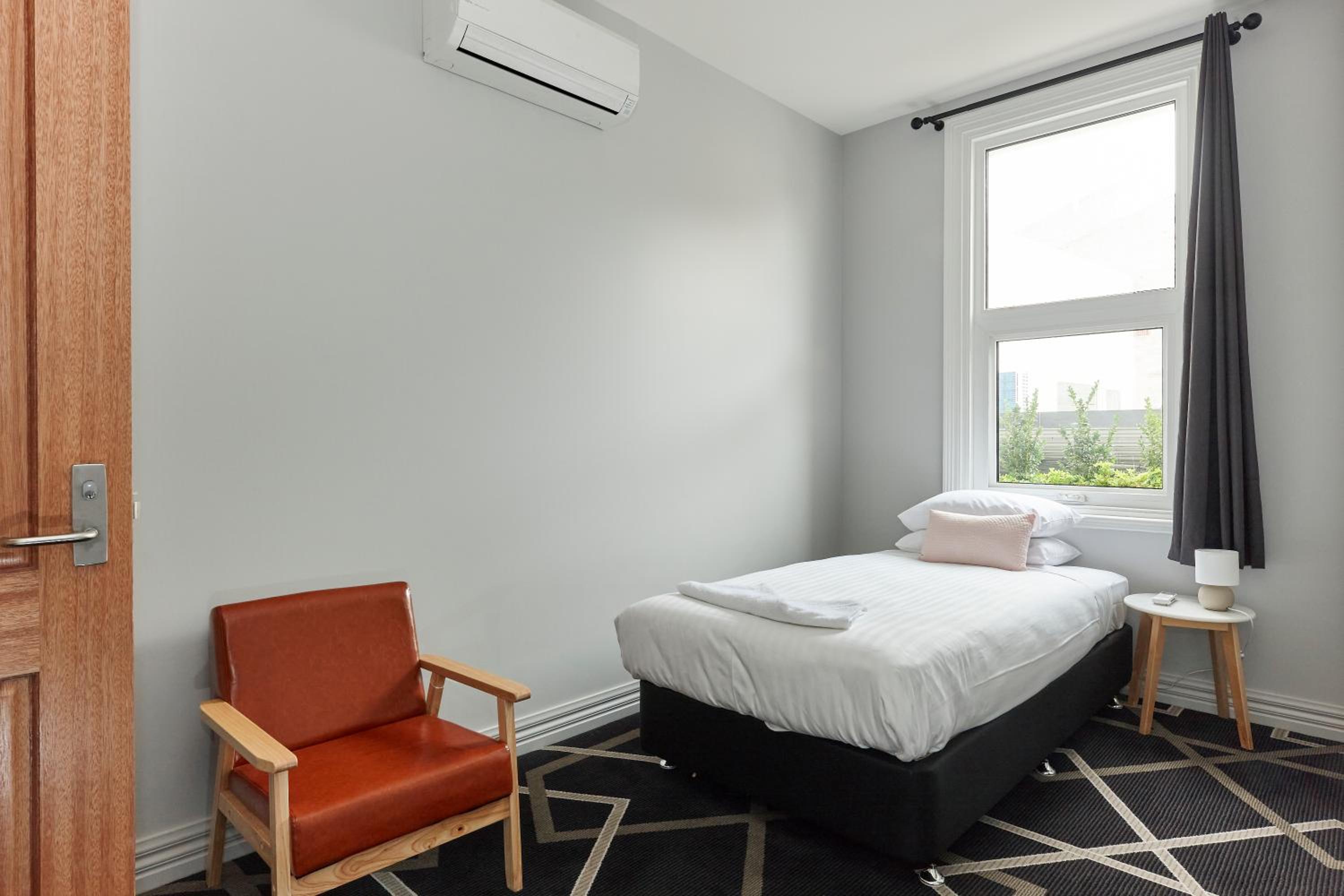 Single Room with Bathroom photo 1