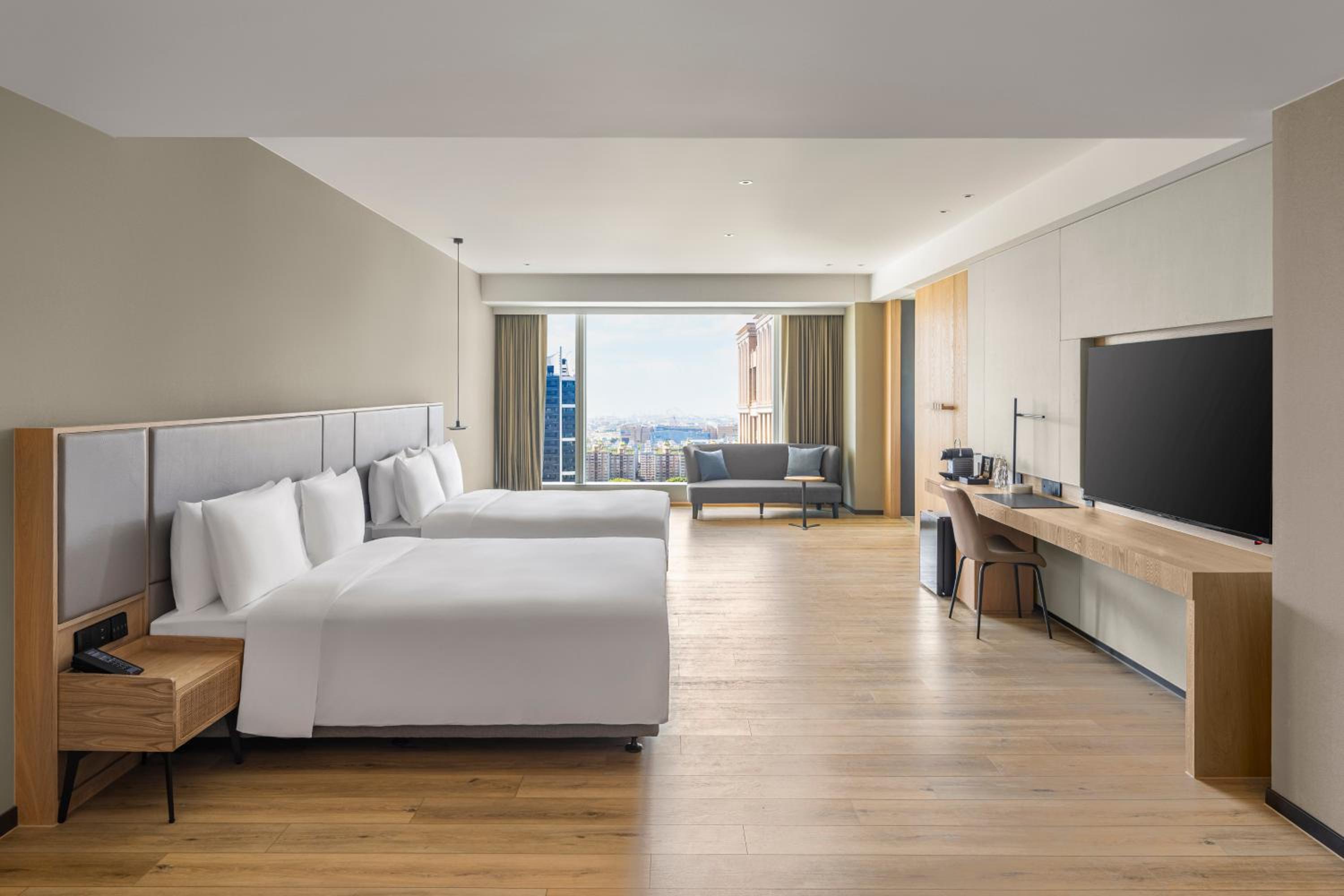Deluxe Quadruple Room - Photo 2