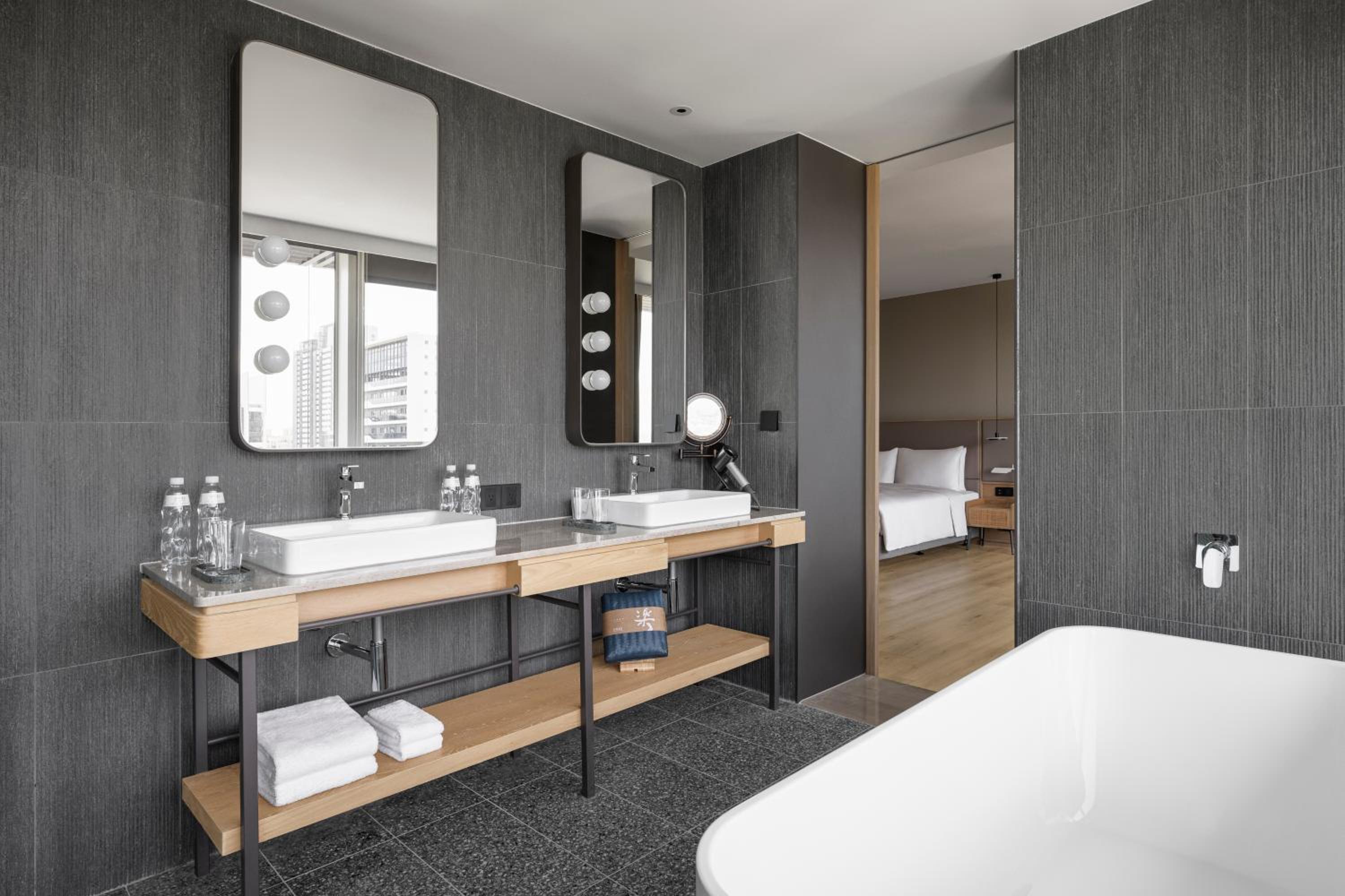 Deluxe Quadruple Room - Photo 4