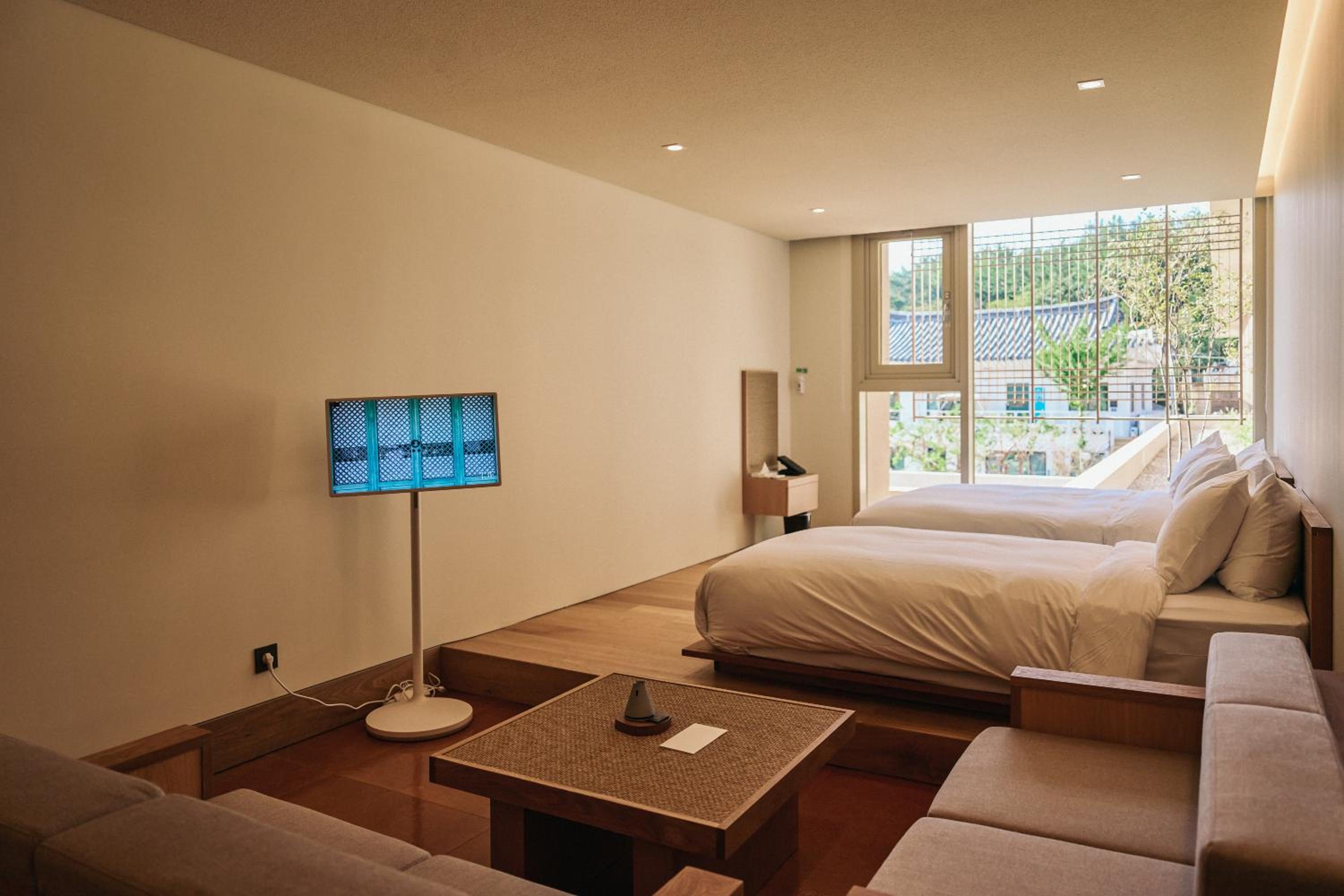 Deluxe Family Twin Room - Photo 8