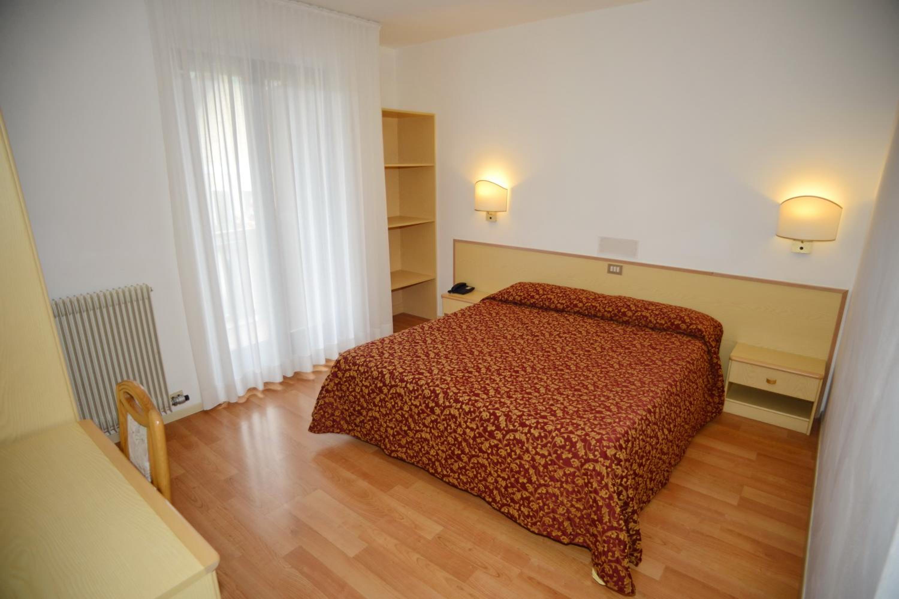 Standard Double or Twin Room photo 1