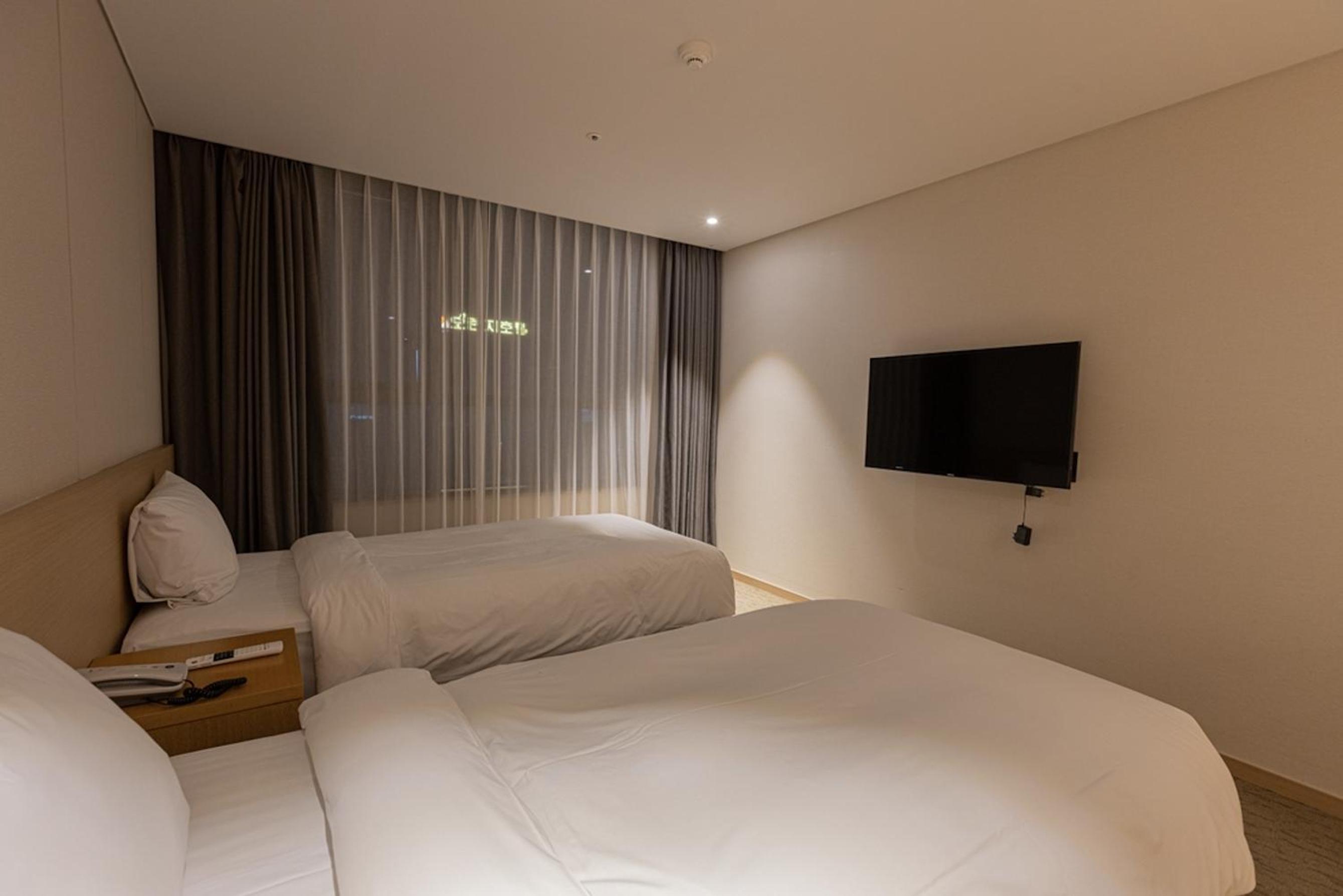 Superior Twin Room - Photo 6