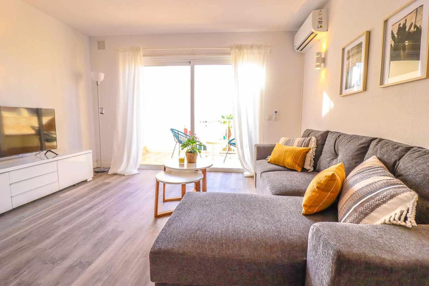 Apartamento con vista a la piscina