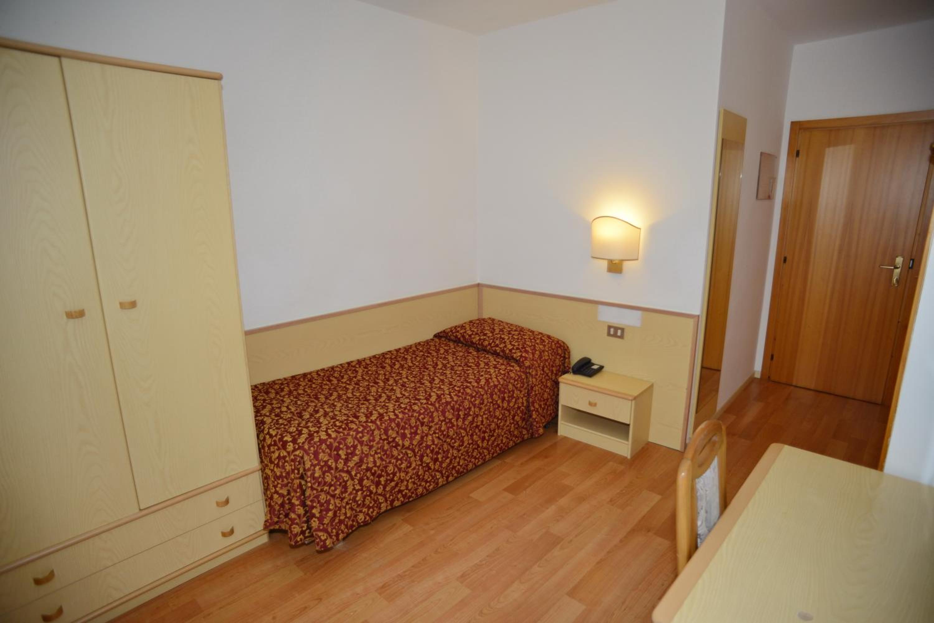  Single Room photo 1